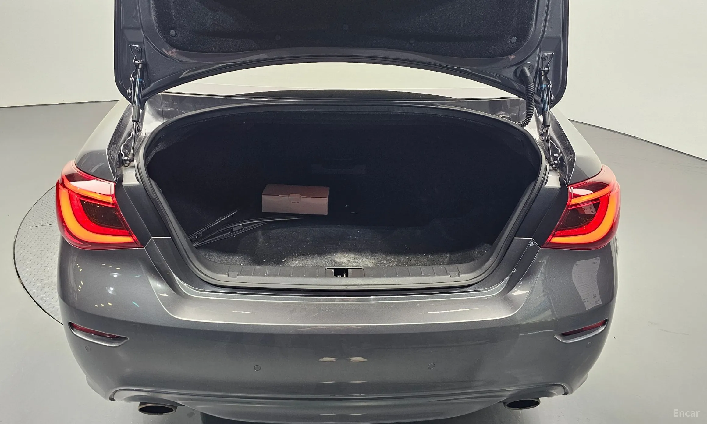 Infiniti Q70 превью 20