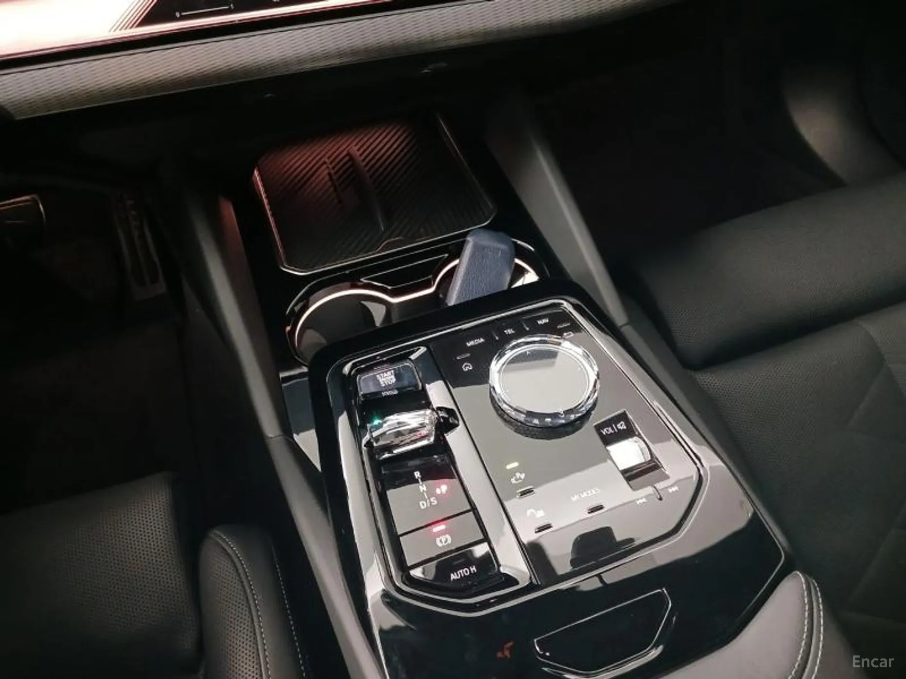 BMW 5 Series (G60) превью 15