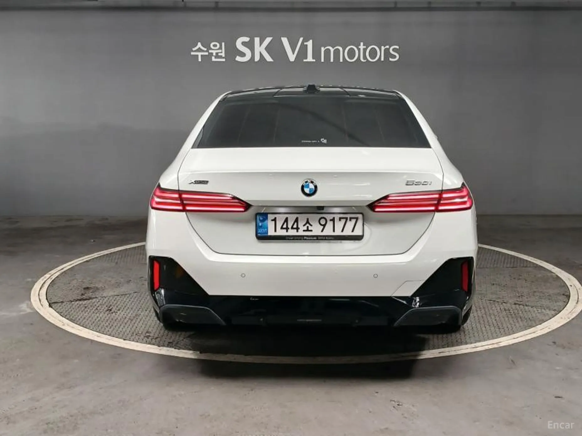 BMW 5 Series (G60) превью 2