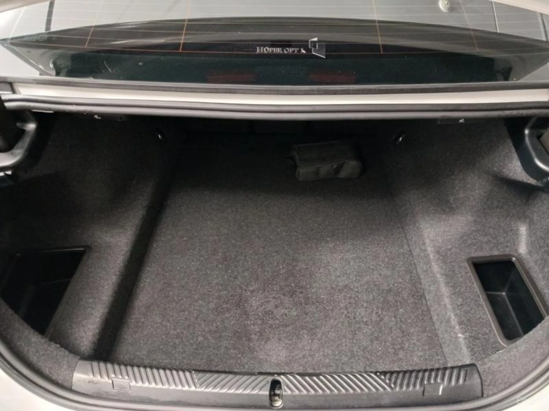 BMW 5 Series (G60) превью 18