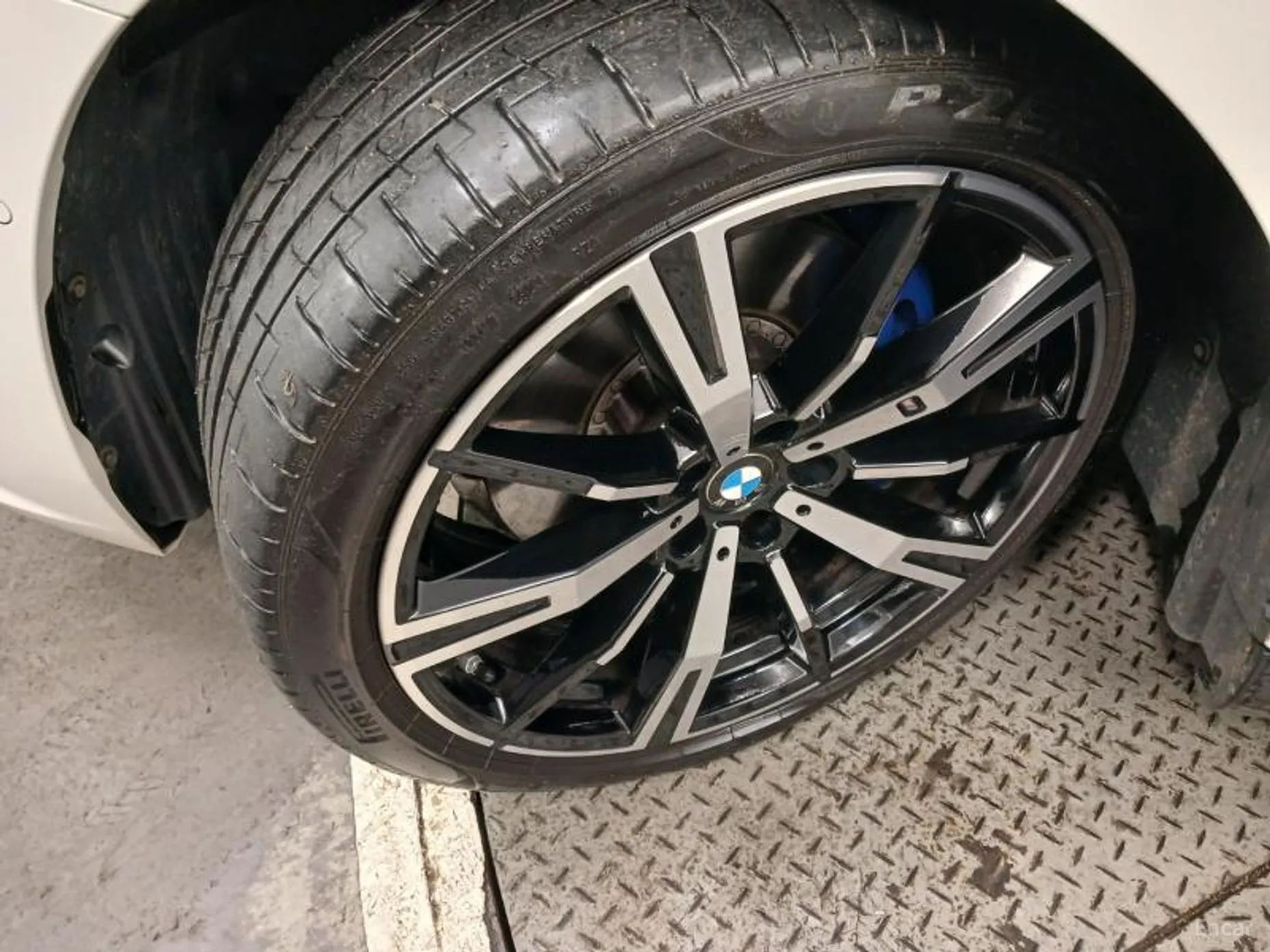 BMW 5 Series (G60) превью 20