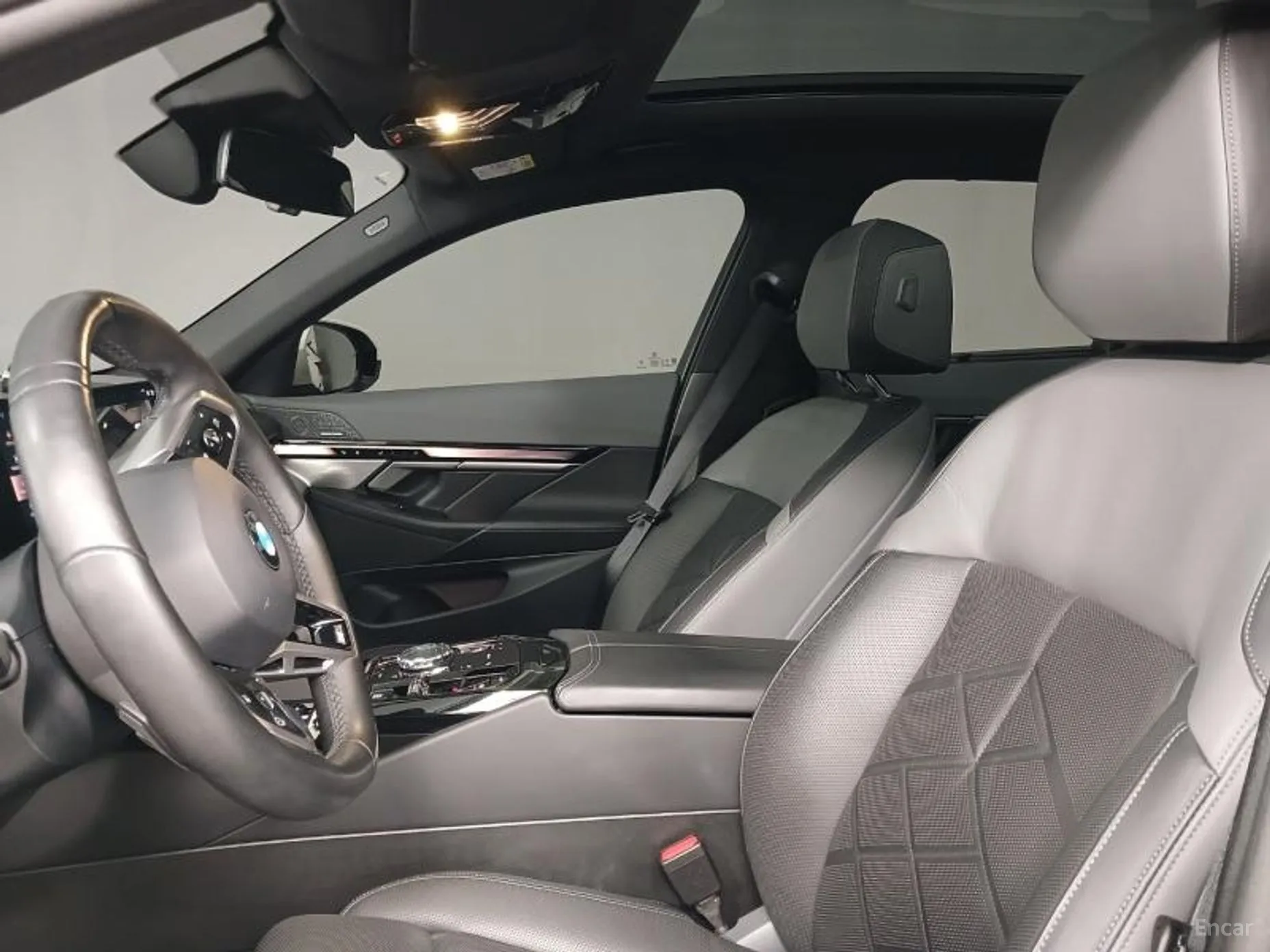 BMW 5 Series (G60) превью 7