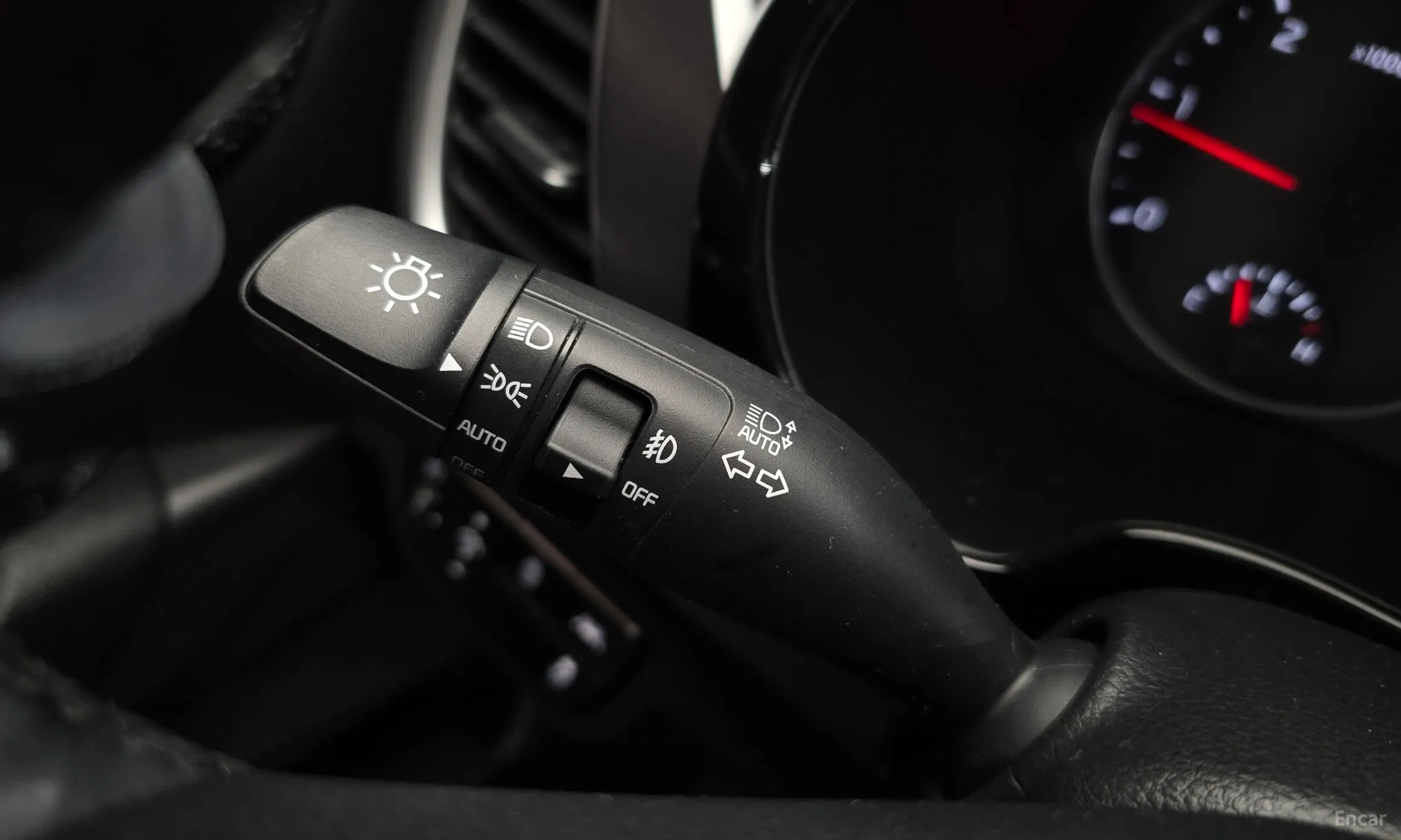 Kia Seltos превью 17