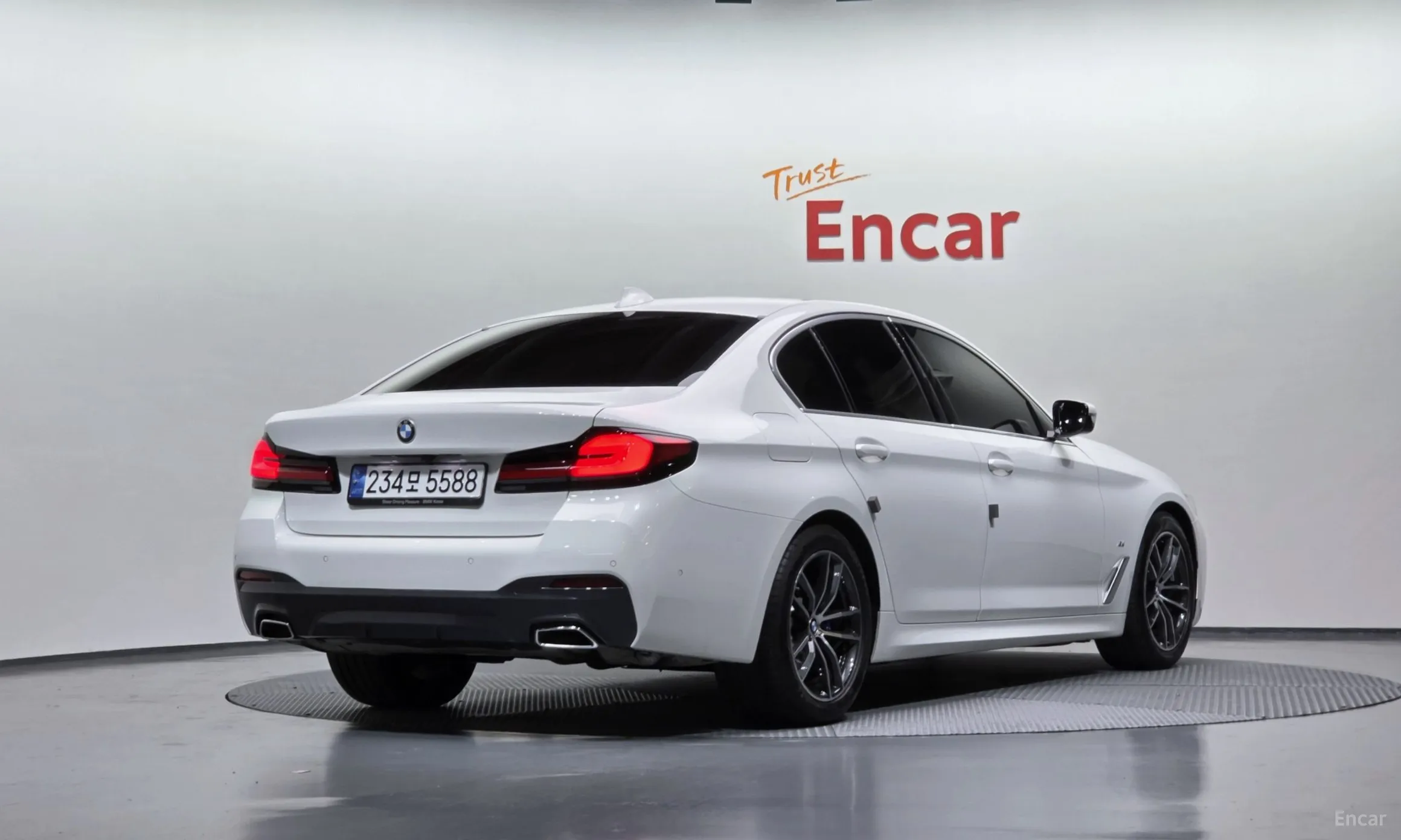 BMW 5 Series (G30) превью 2