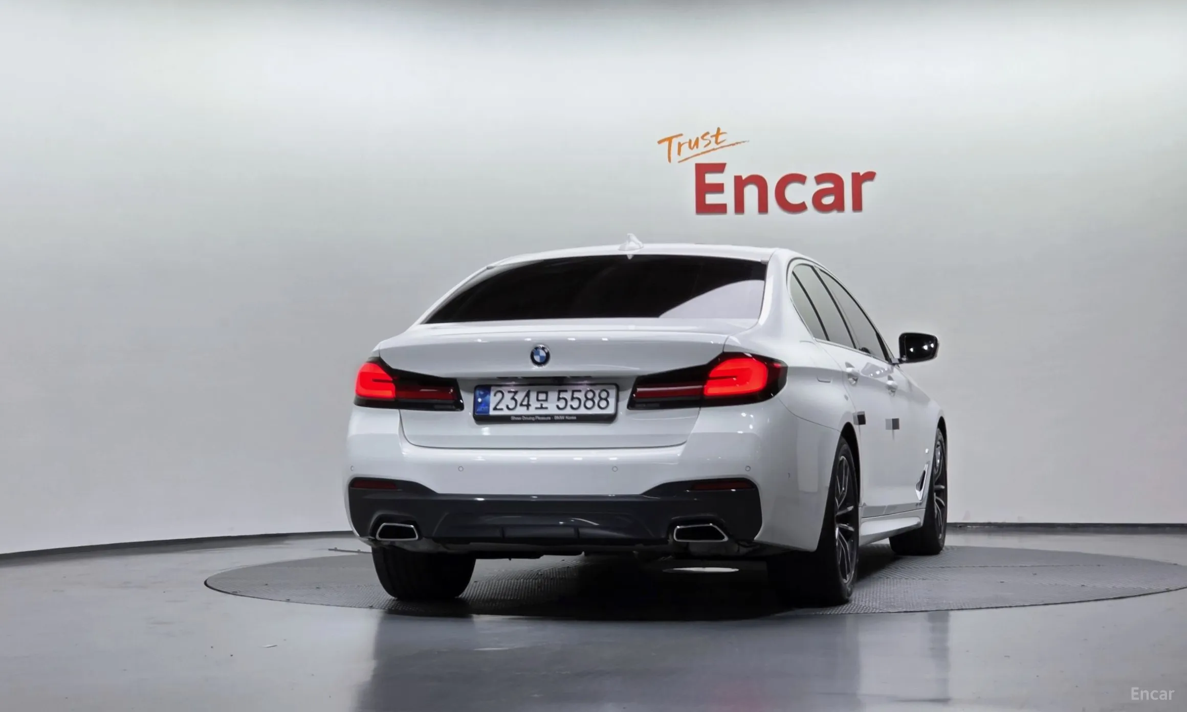 BMW 5 Series (G30) превью 4
