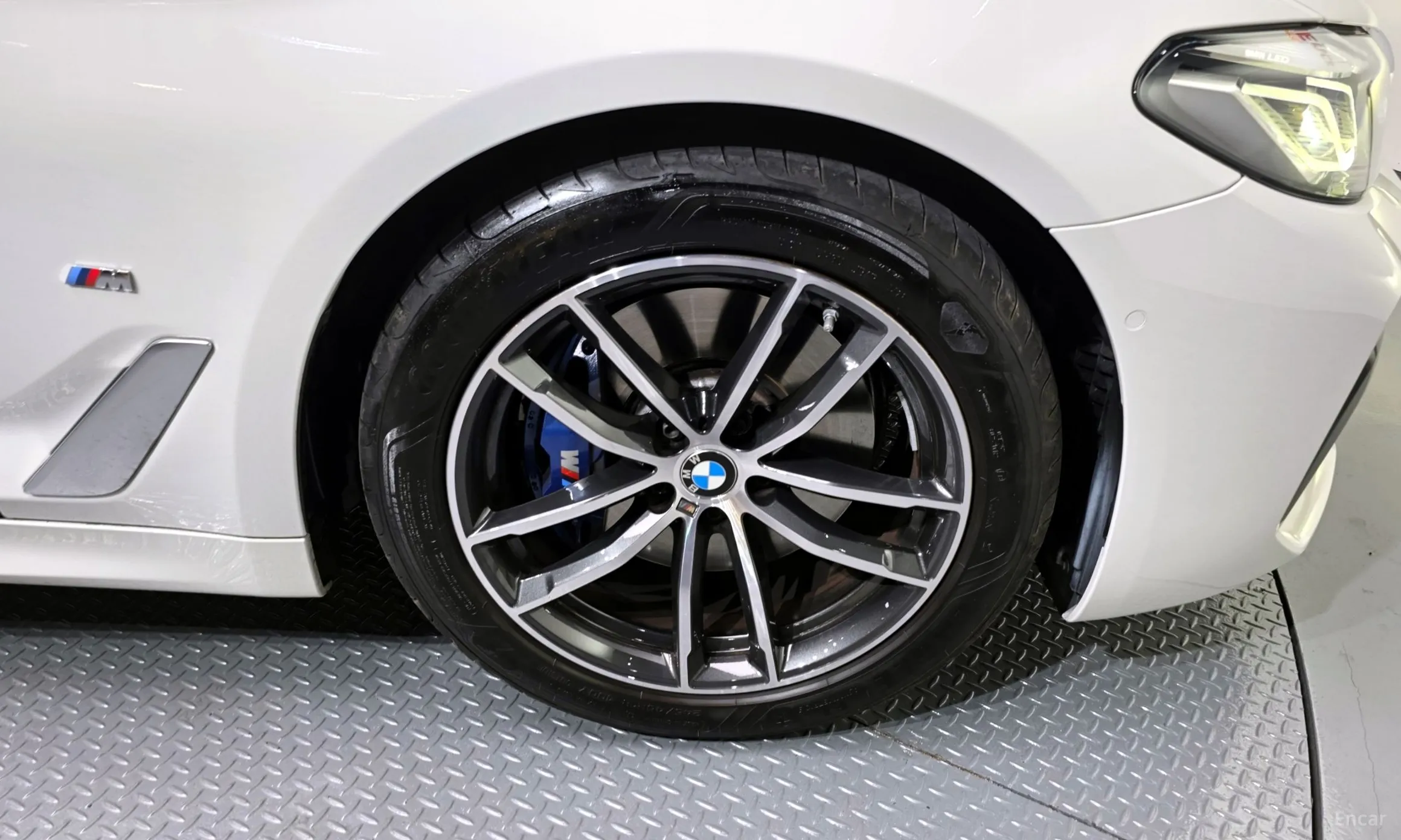 BMW 5 Series (G30) превью 5