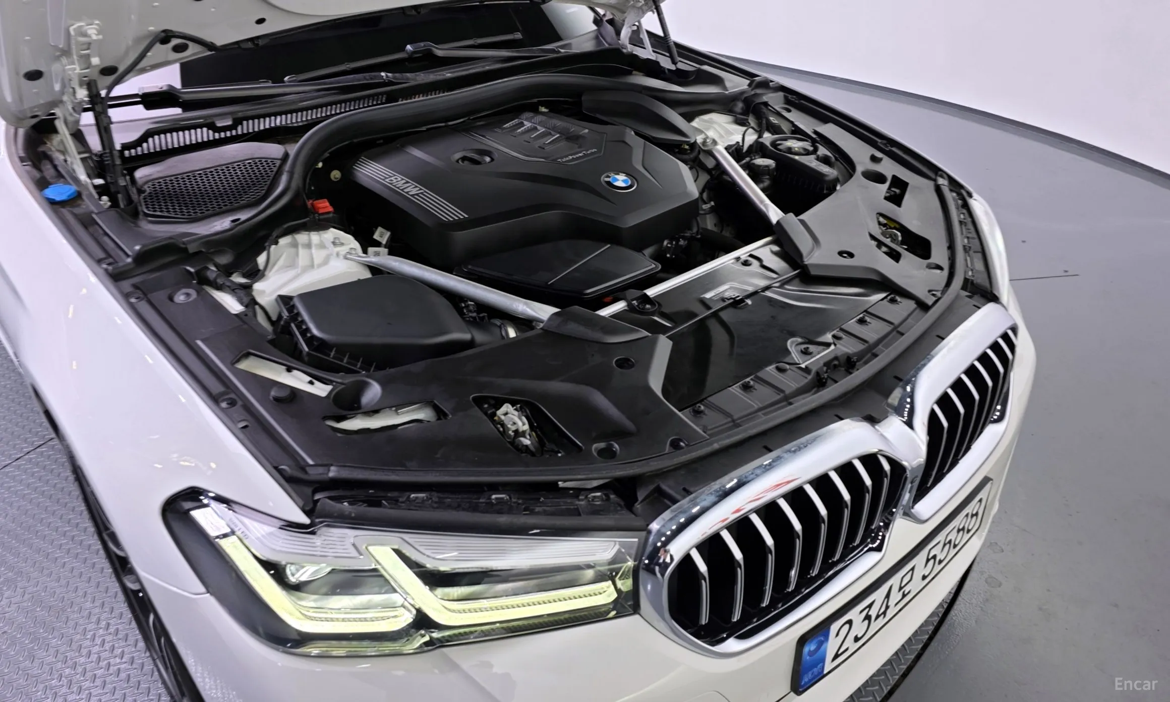 BMW 5 Series (G30) превью 6