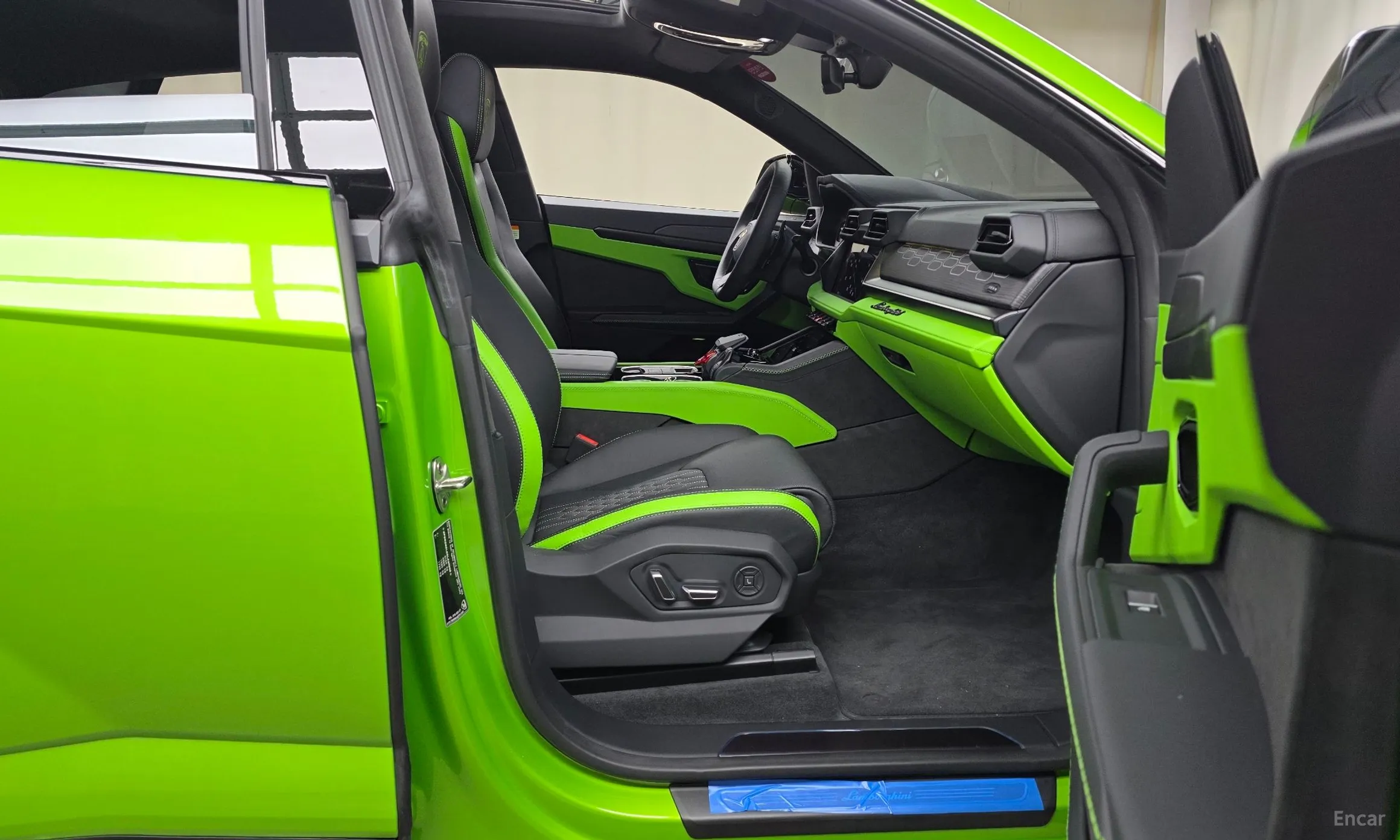 Lamborghini Urus превью 11