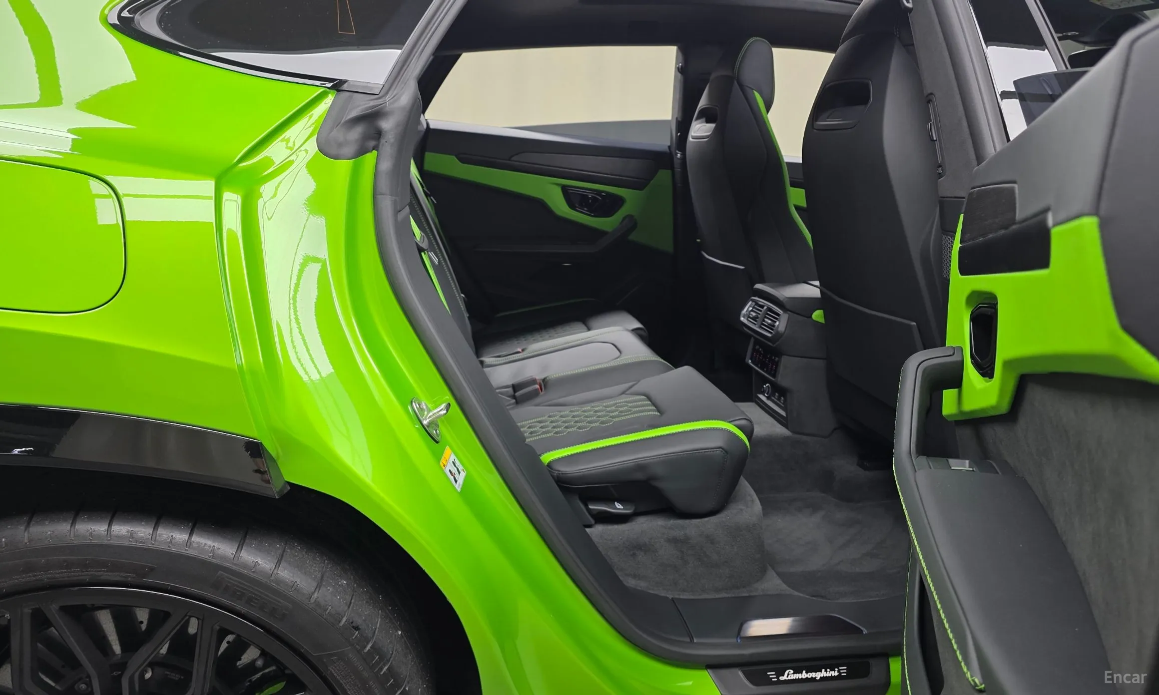 Lamborghini Urus превью 12