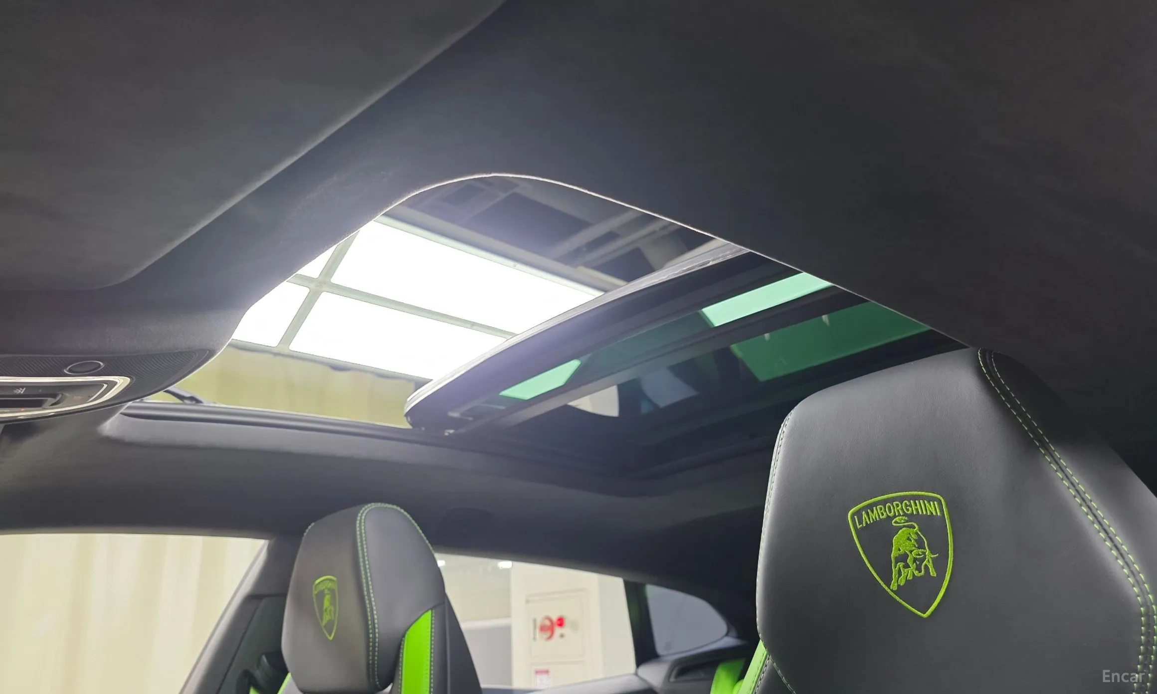 Lamborghini Urus превью 19