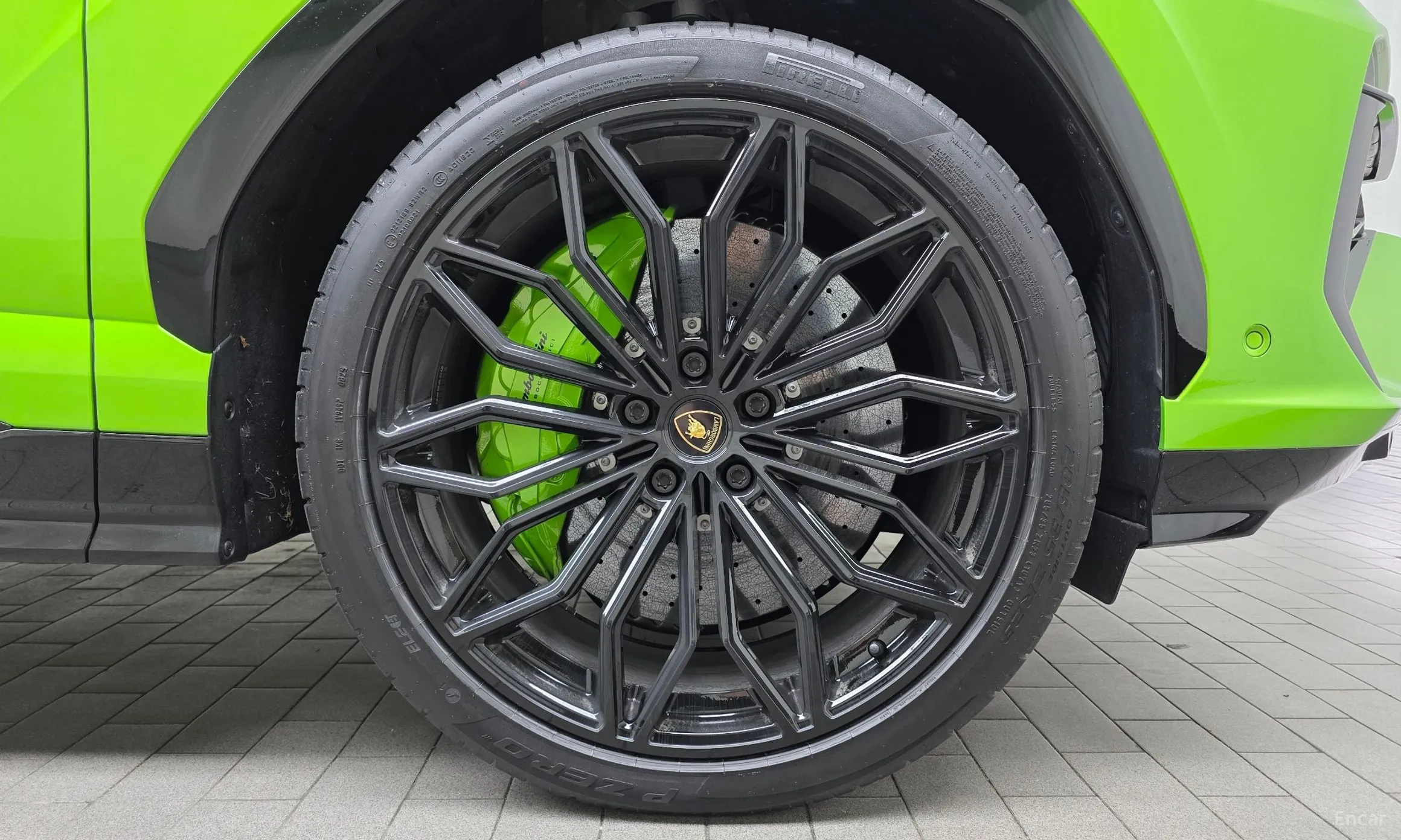 Lamborghini Urus превью 5
