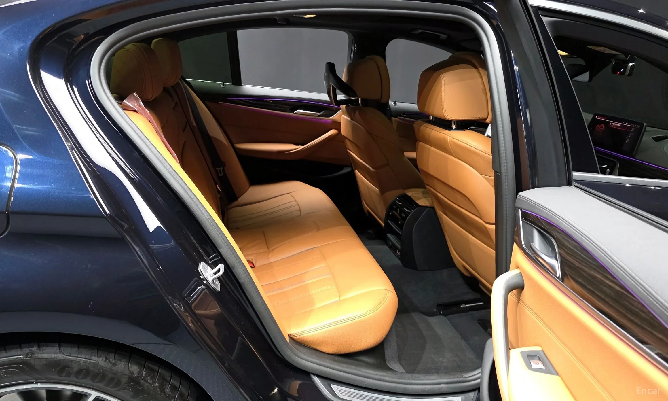 BMW 5 Series (G30) превью 12