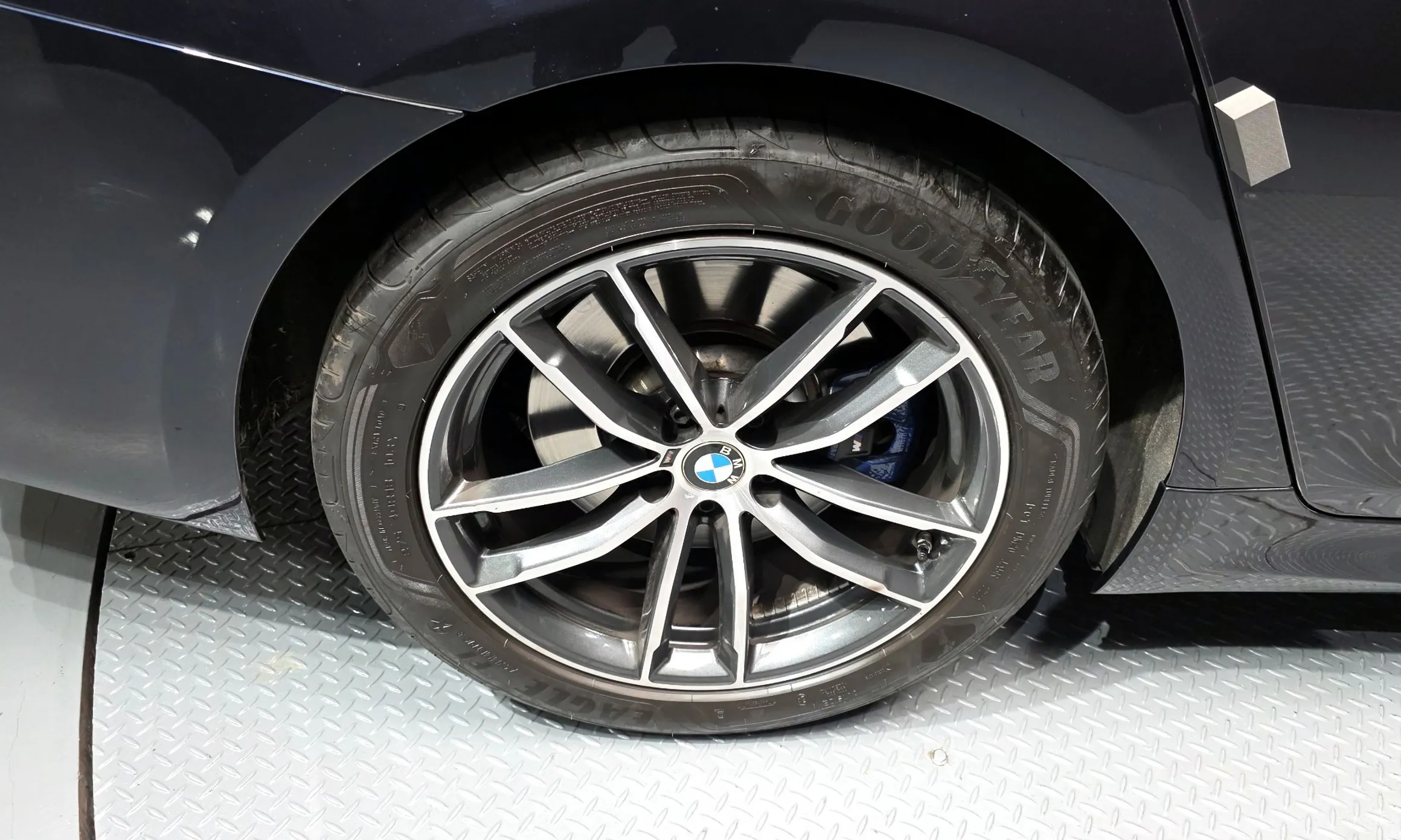 BMW 5 Series (G30) превью 5
