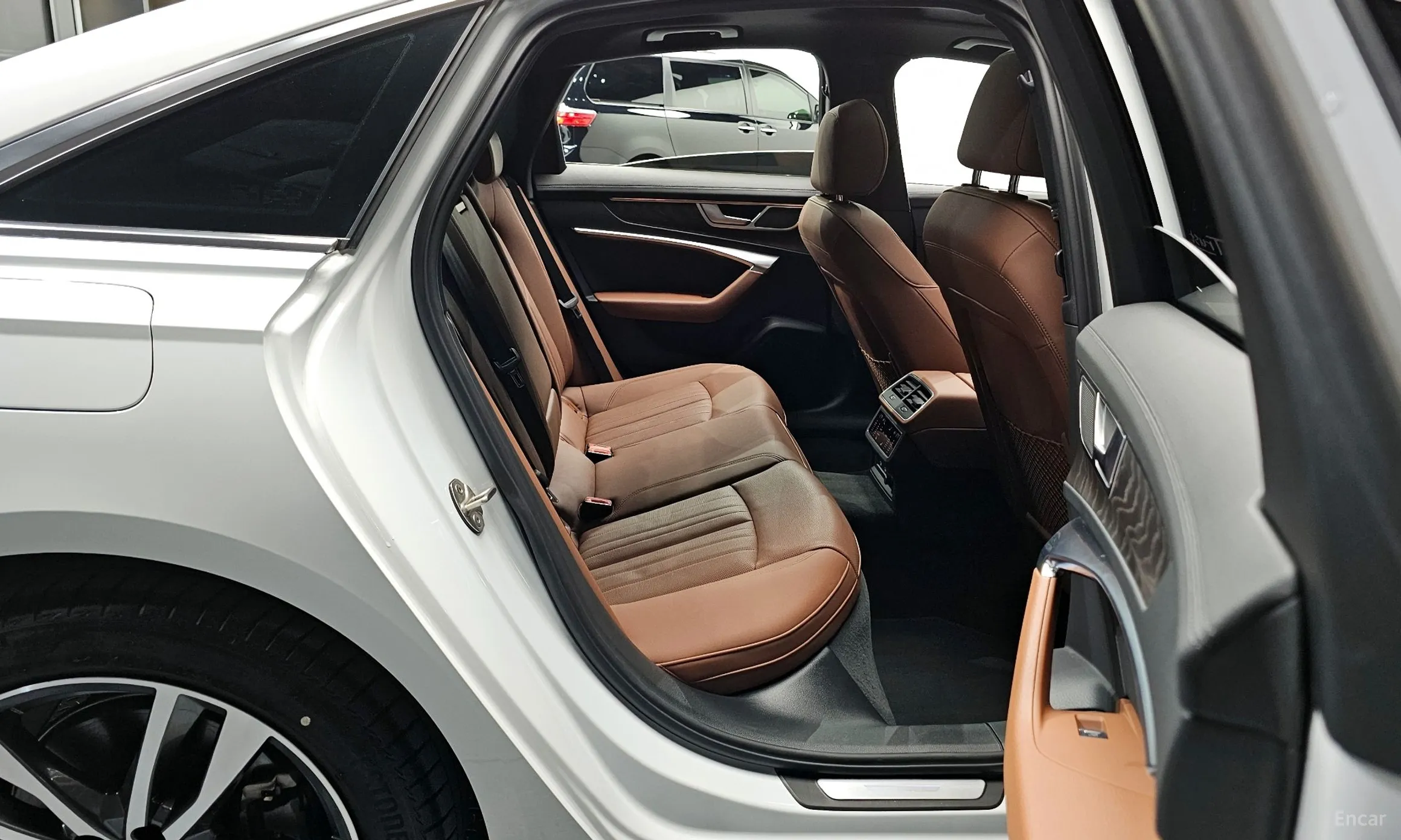 Audi A6 (C8) превью 12