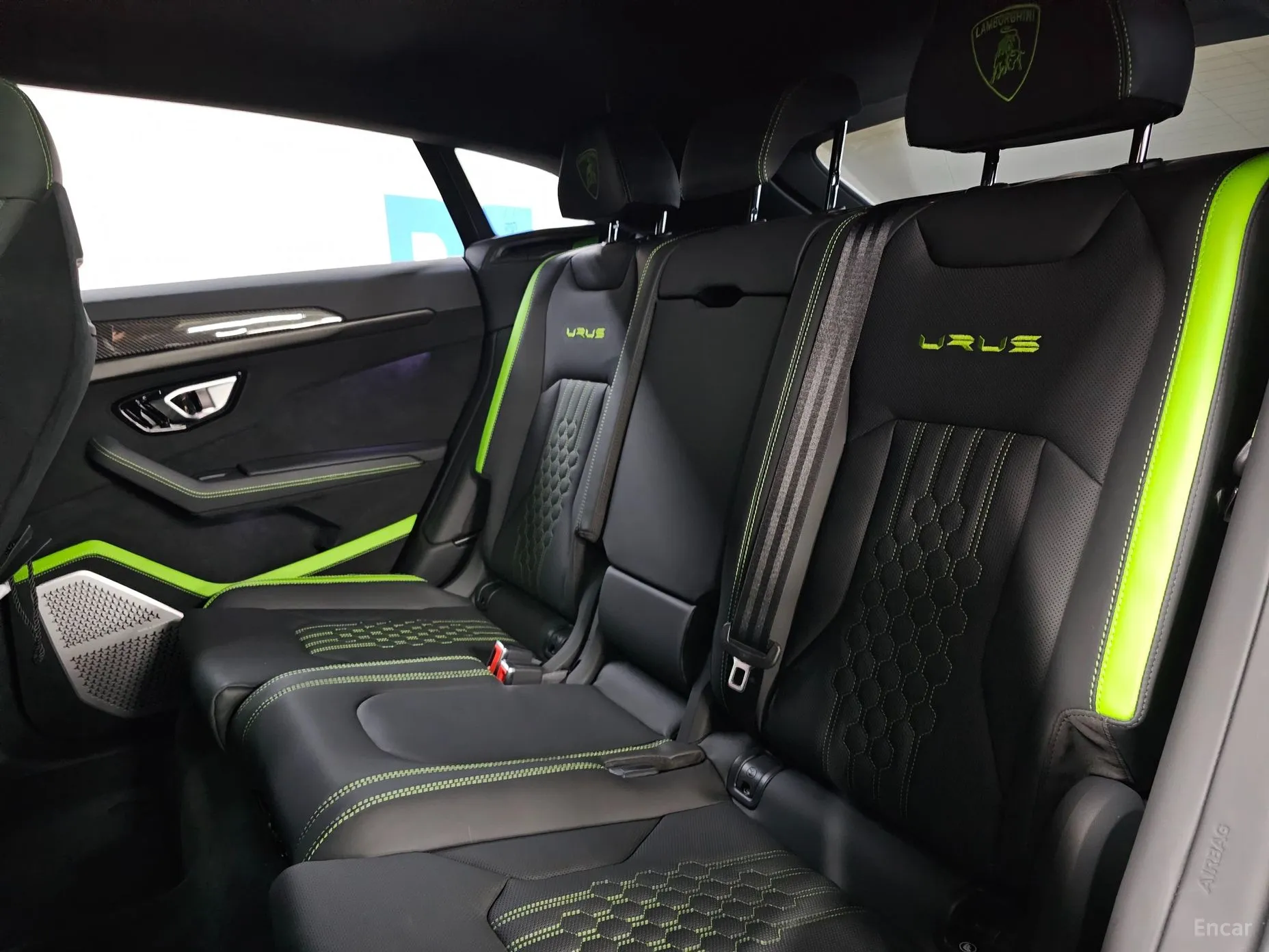 Lamborghini Urus превью 20