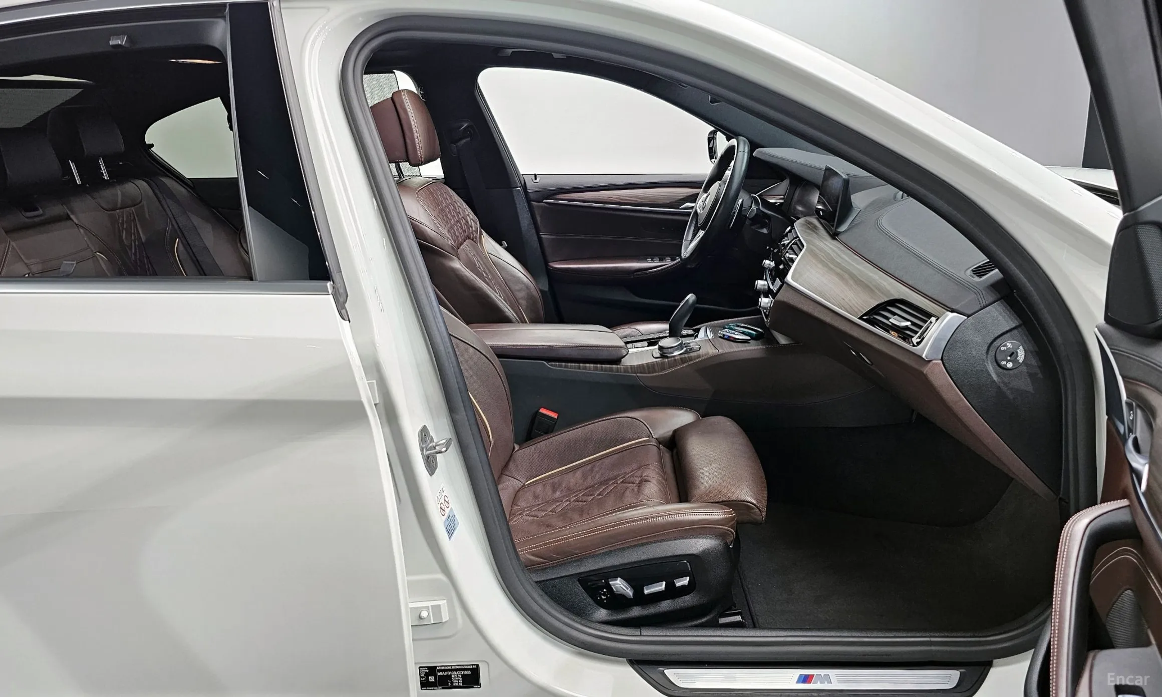 BMW 5 Series (G30) превью 10