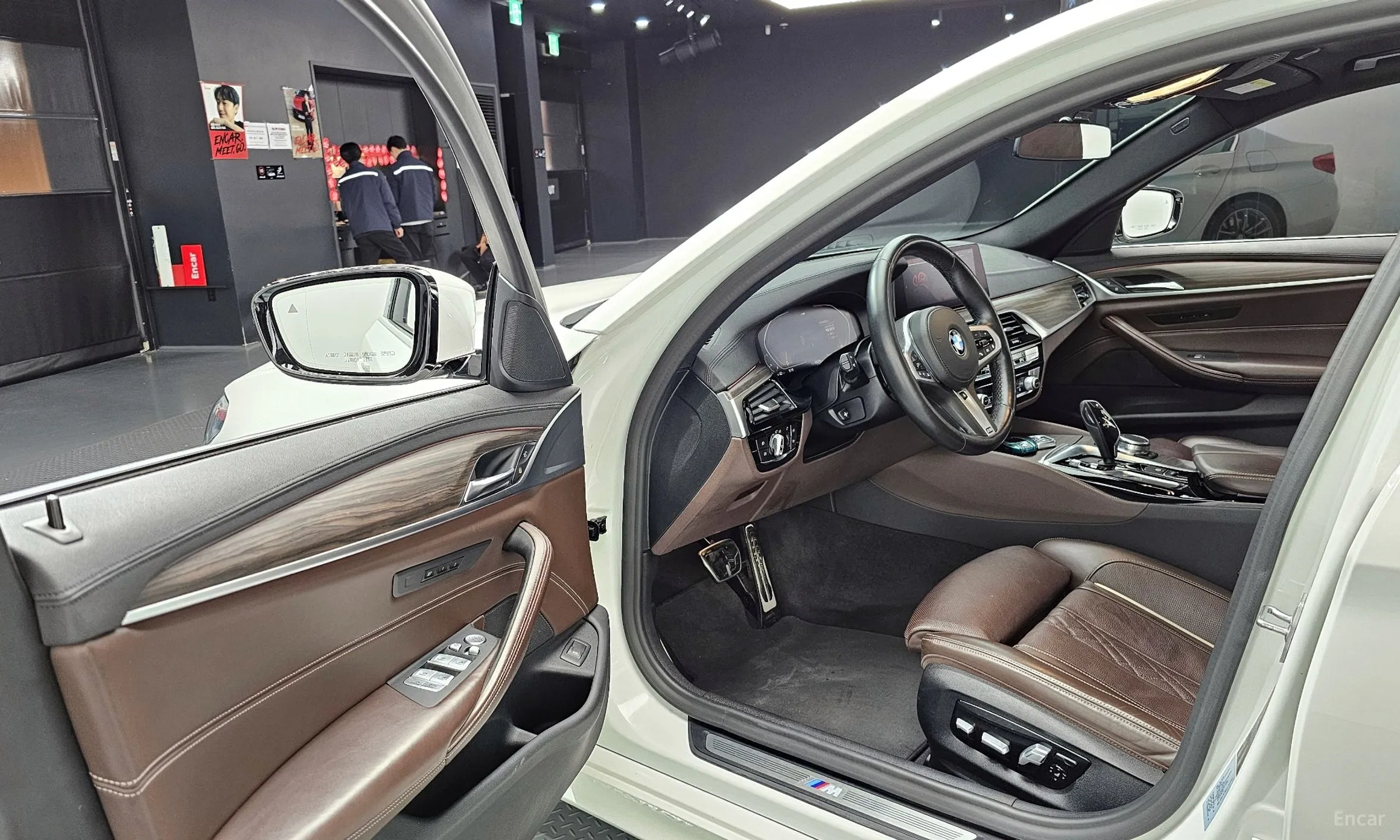 BMW 5 Series (G30) превью 11