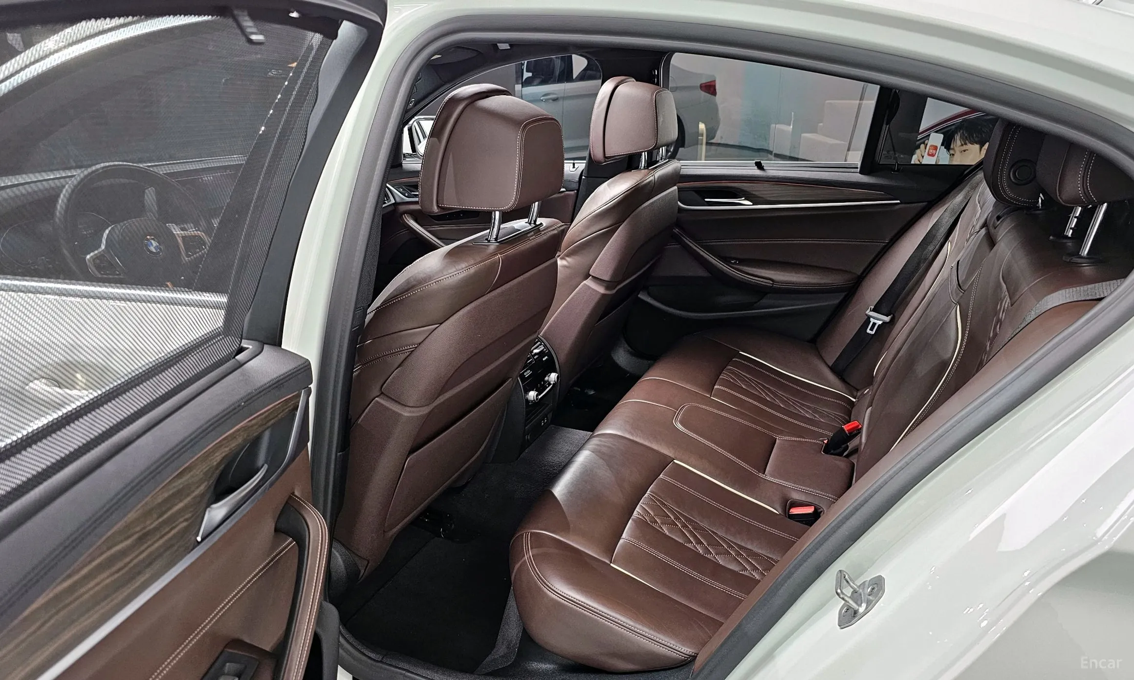 BMW 5 Series (G30) превью 12