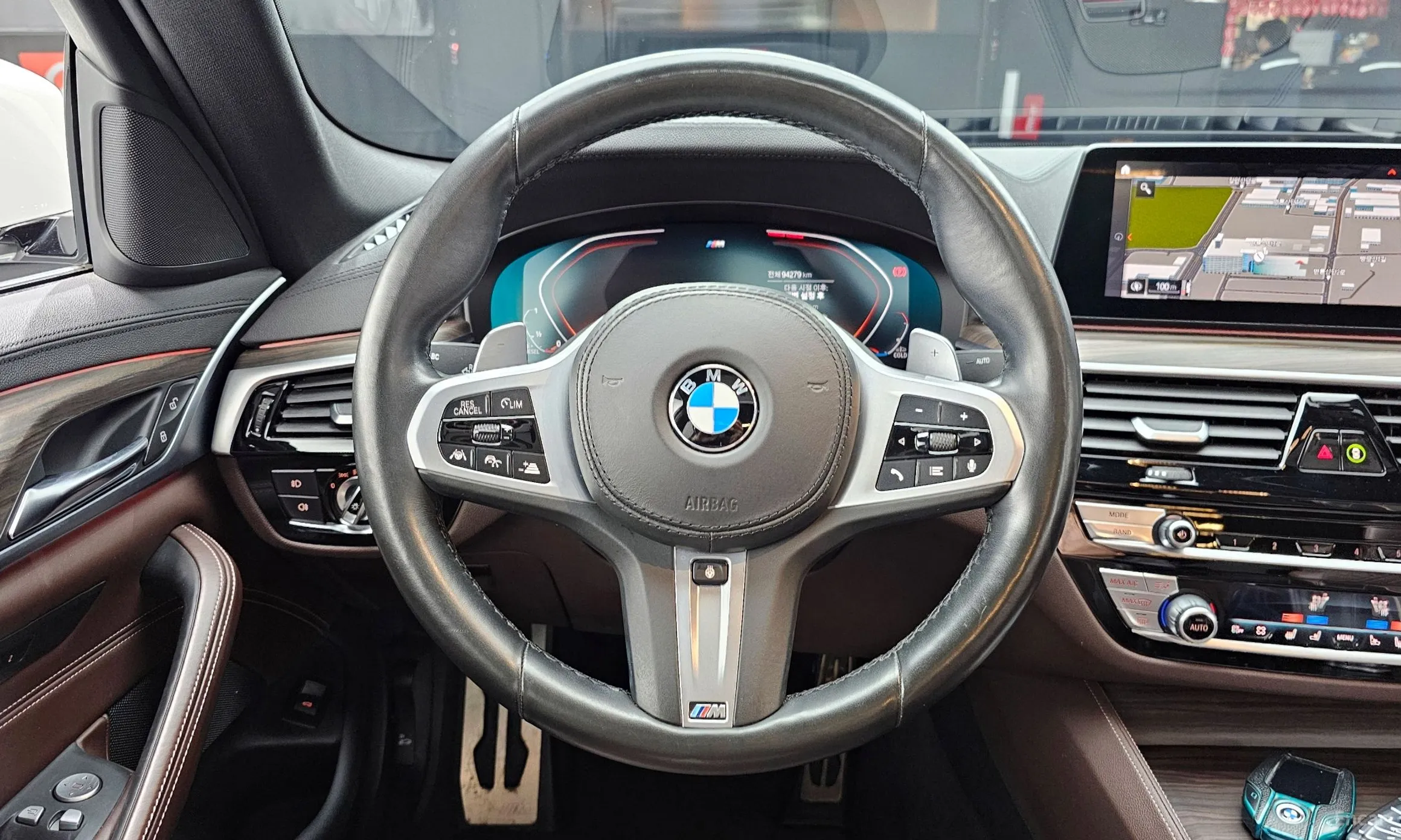 BMW 5 Series (G30) превью 13