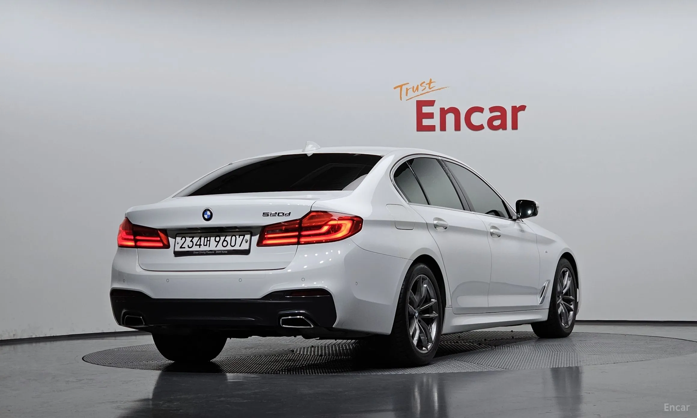 BMW 5 Series (G30) превью 2