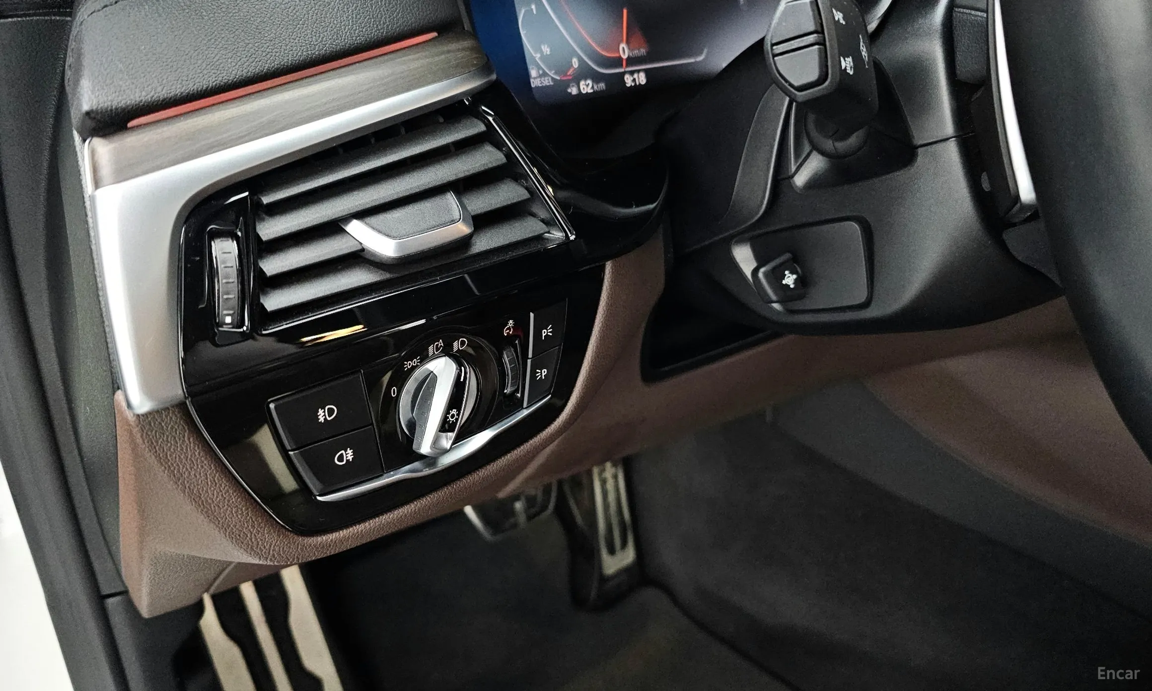 BMW 5 Series (G30) превью 16