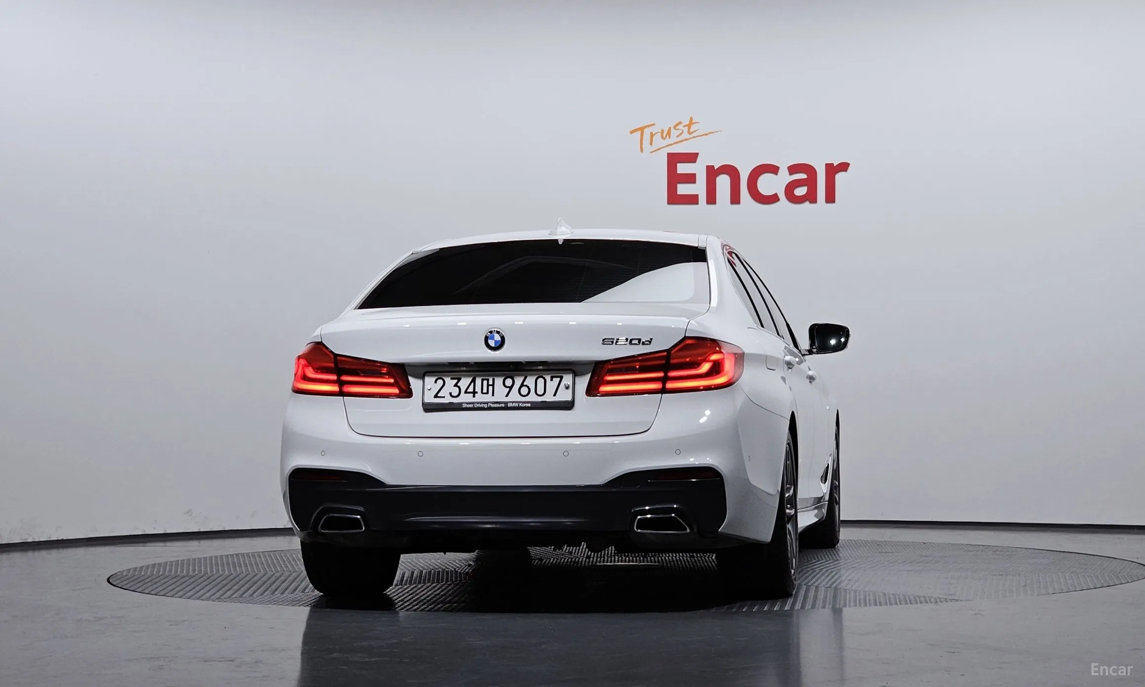 BMW 5 Series (G30) превью 4