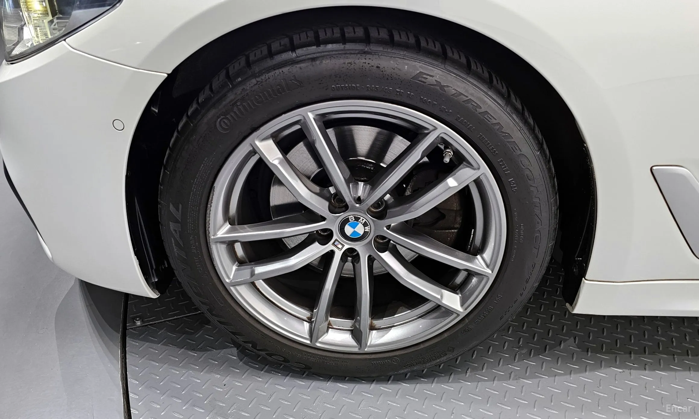 BMW 5 Series (G30) превью 5