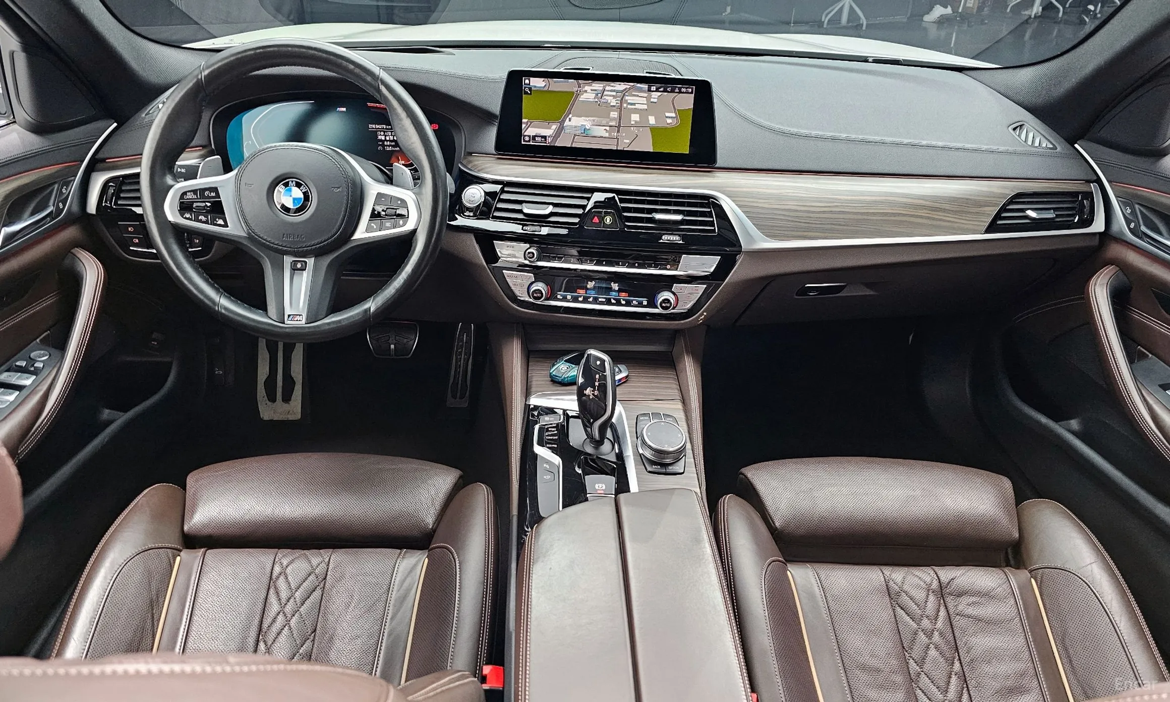 BMW 5 Series (G30) превью 7