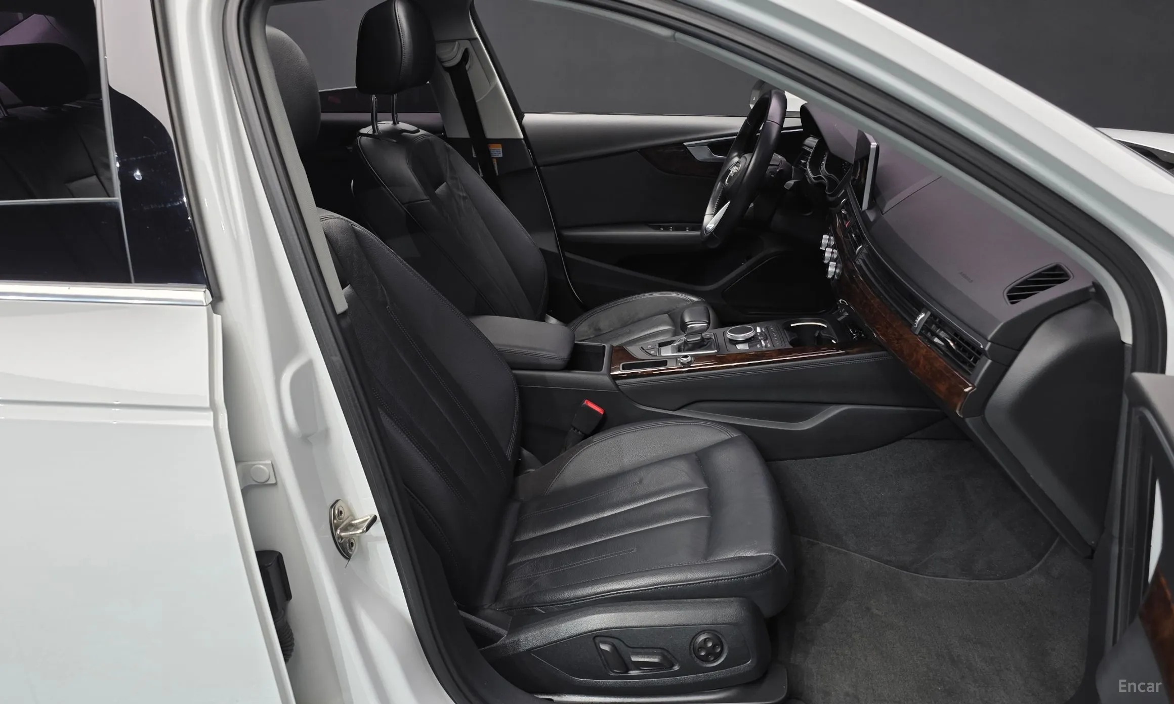 Audi A4 (B9) превью 11