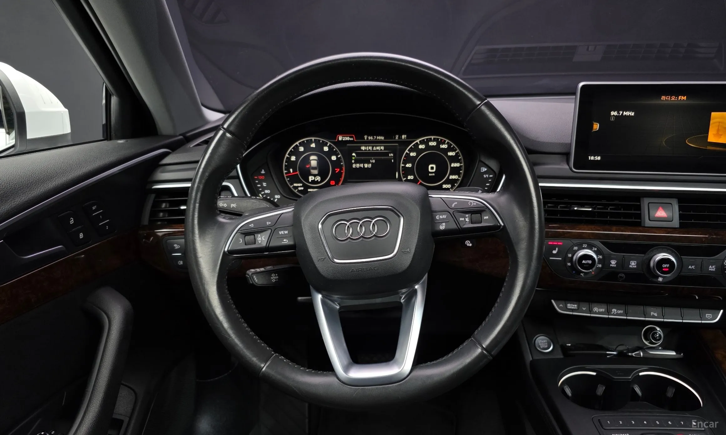 Audi A4 (B9) превью 13