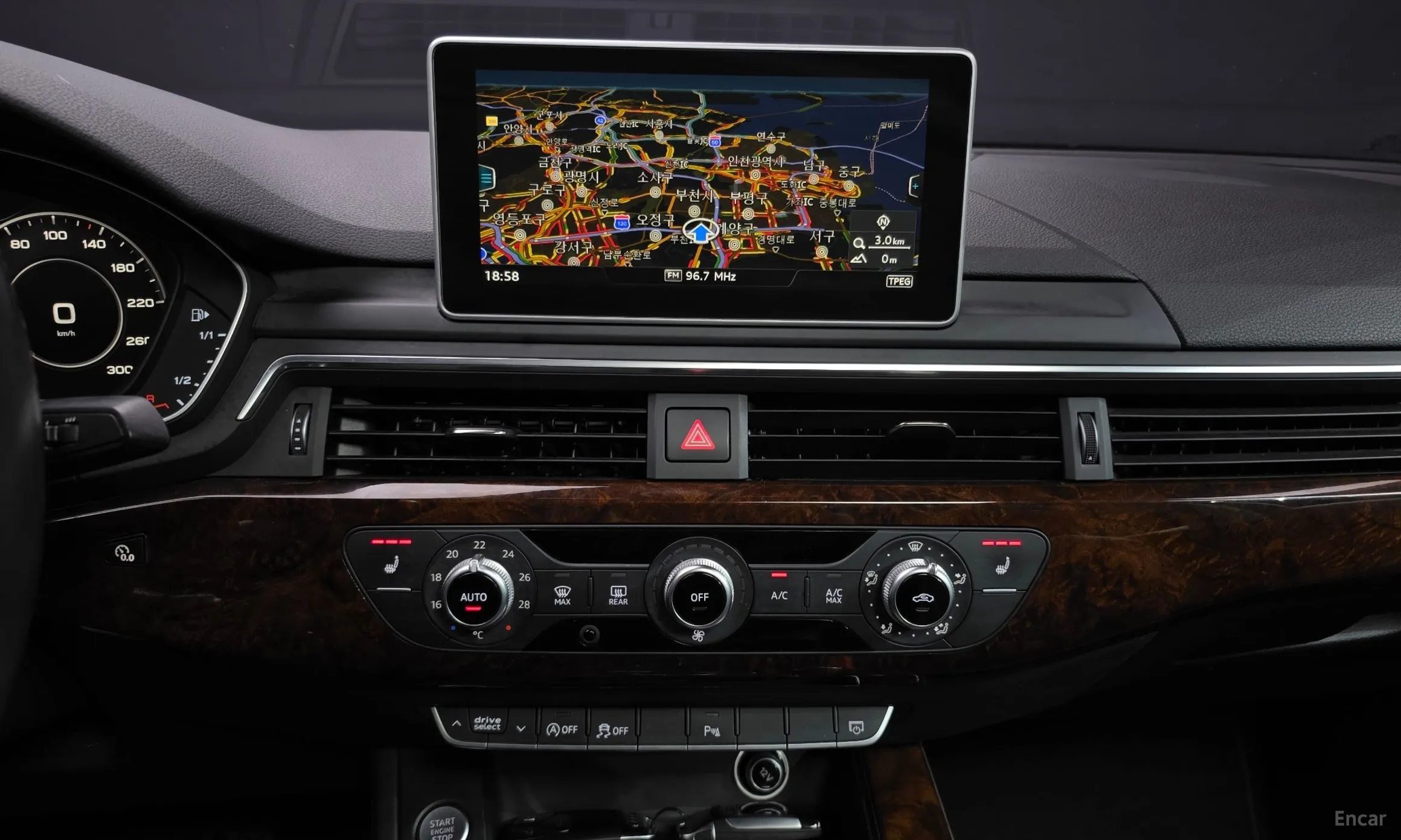 Audi A4 (B9) превью 14