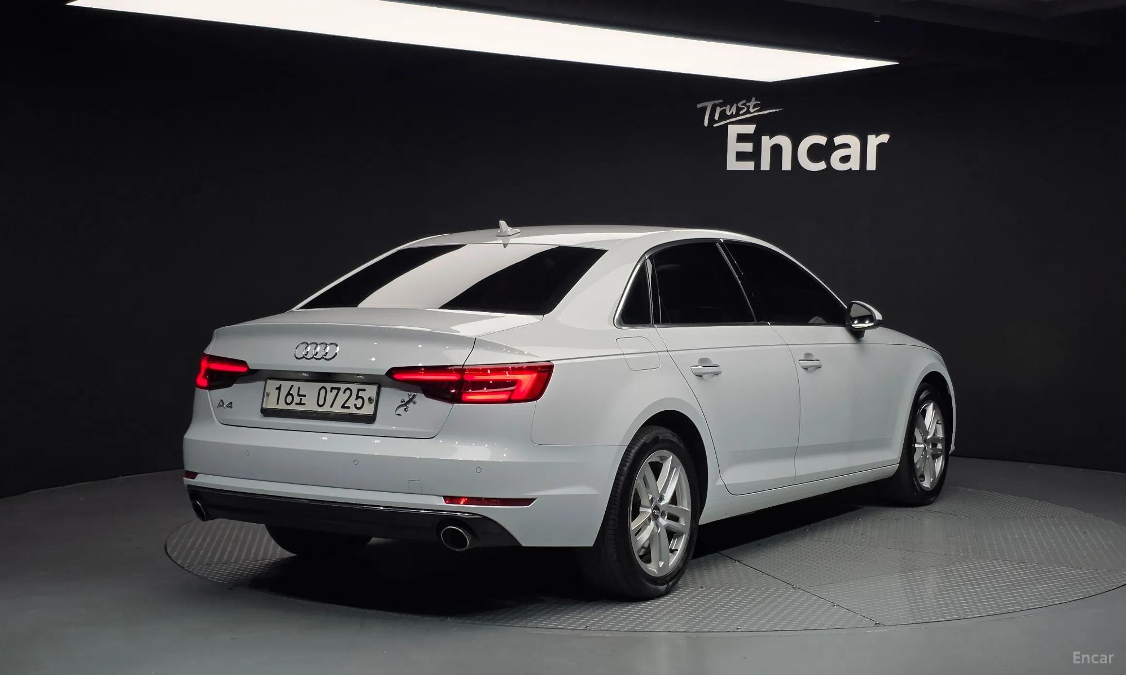 Audi A4 (B9) превью 2