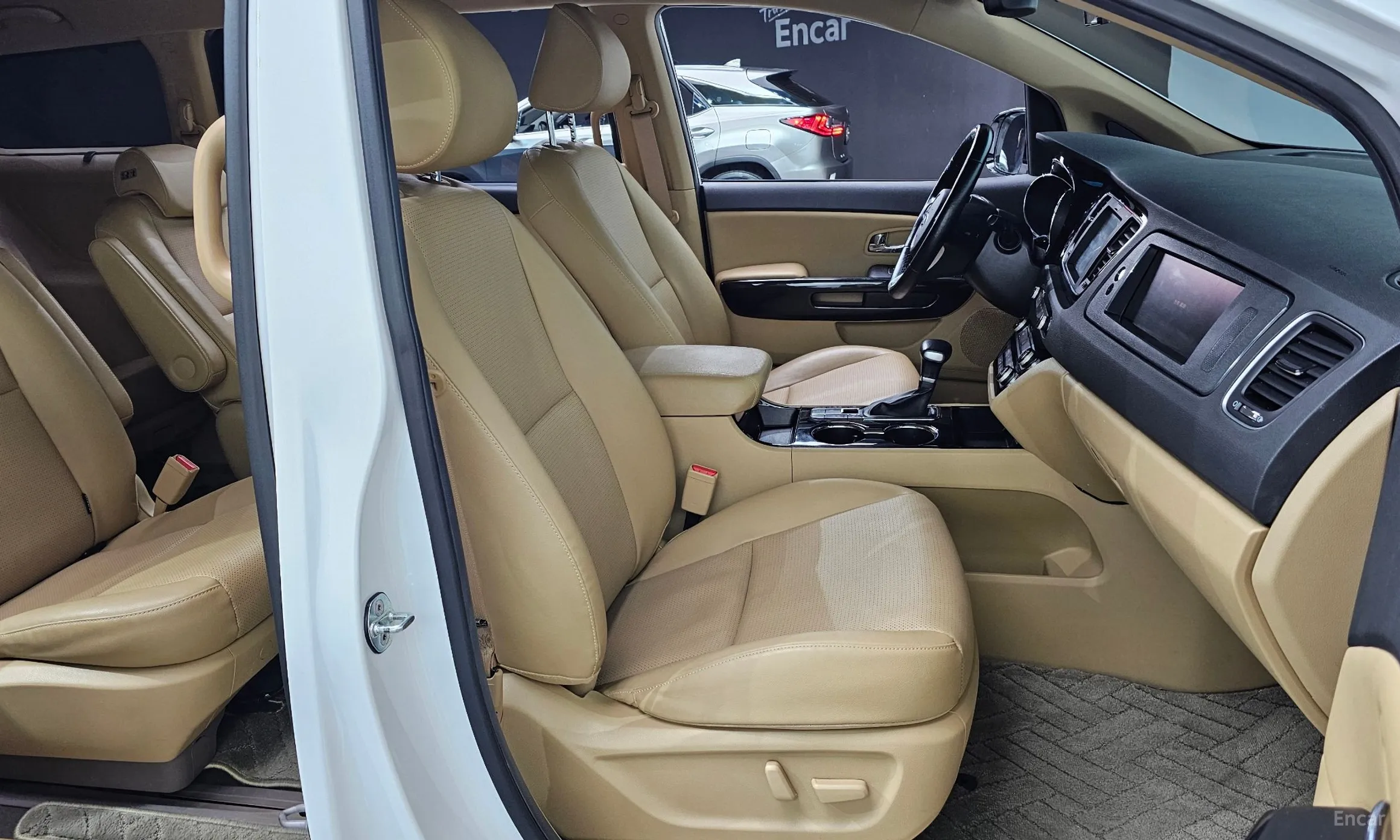 Kia Carnival превью 10