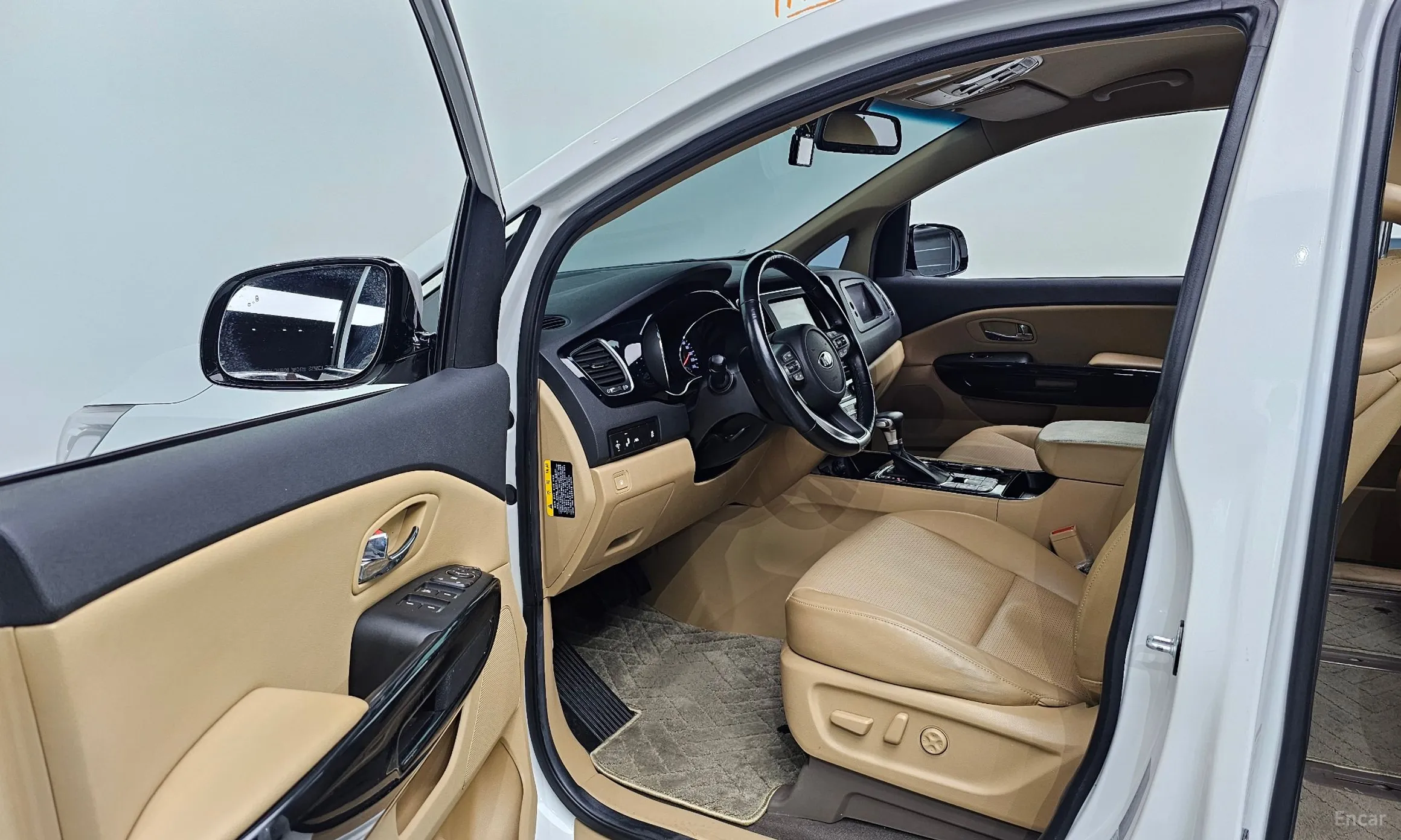 Kia Carnival превью 11