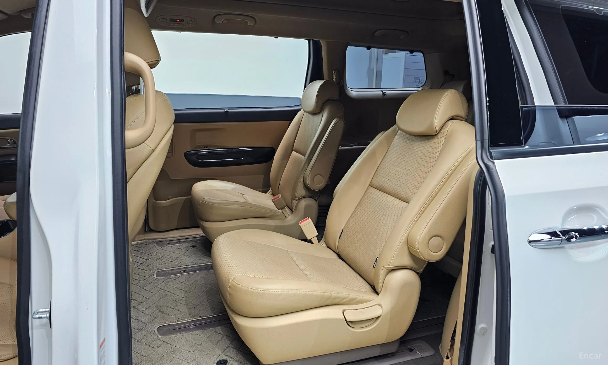 Kia Carnival превью 12