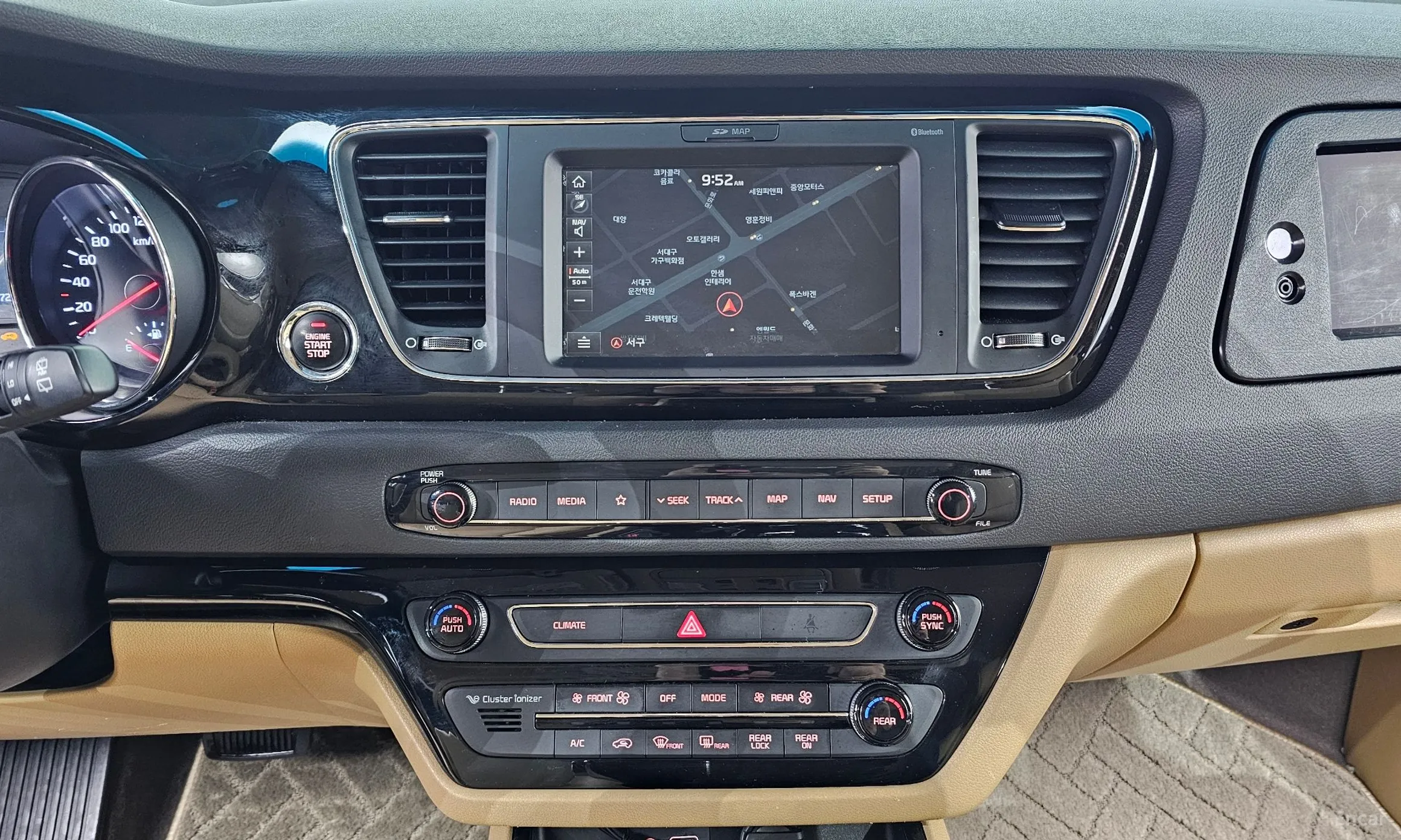 Kia Carnival превью 16