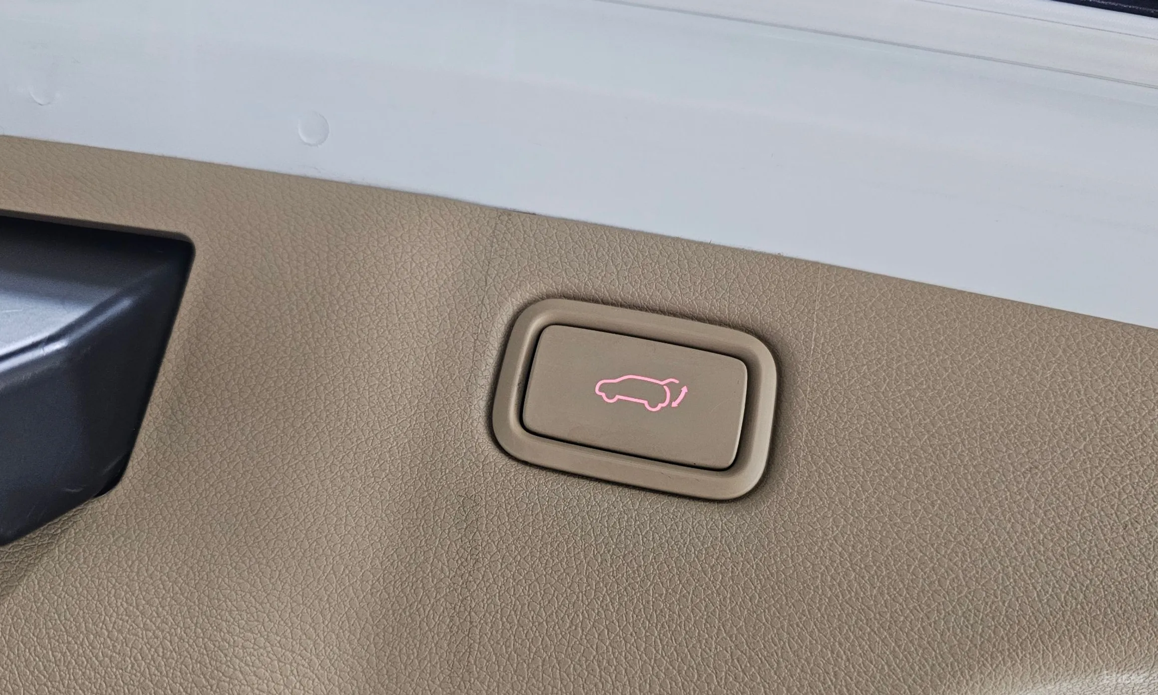 Kia Carnival превью 17
