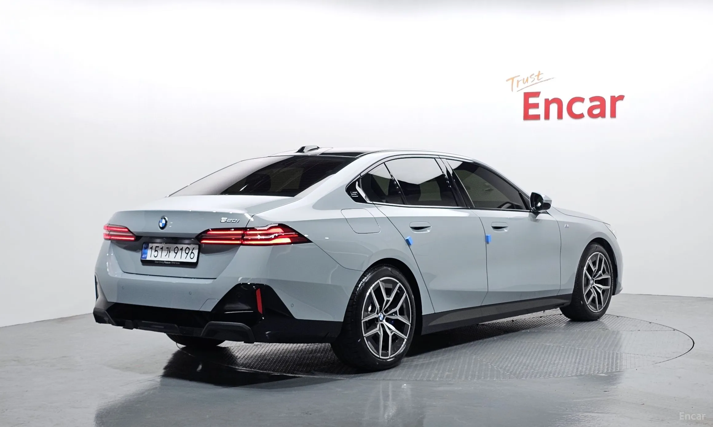 BMW 5 Series (G60) превью 2