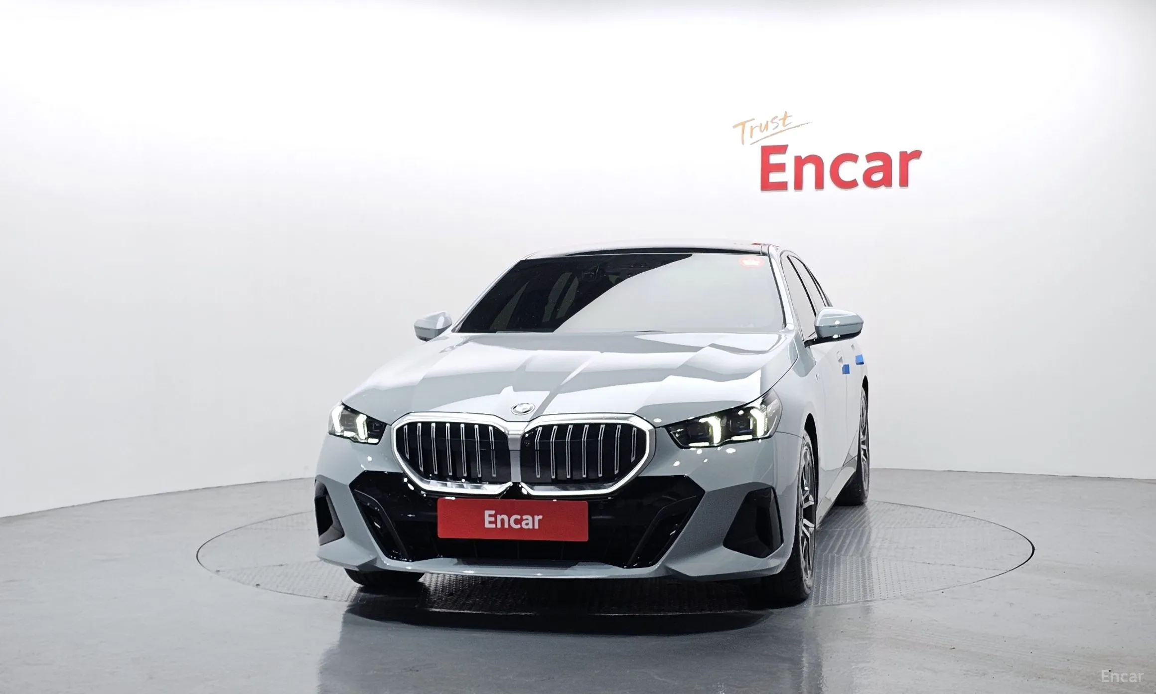 BMW 5 Series (G60) превью 3