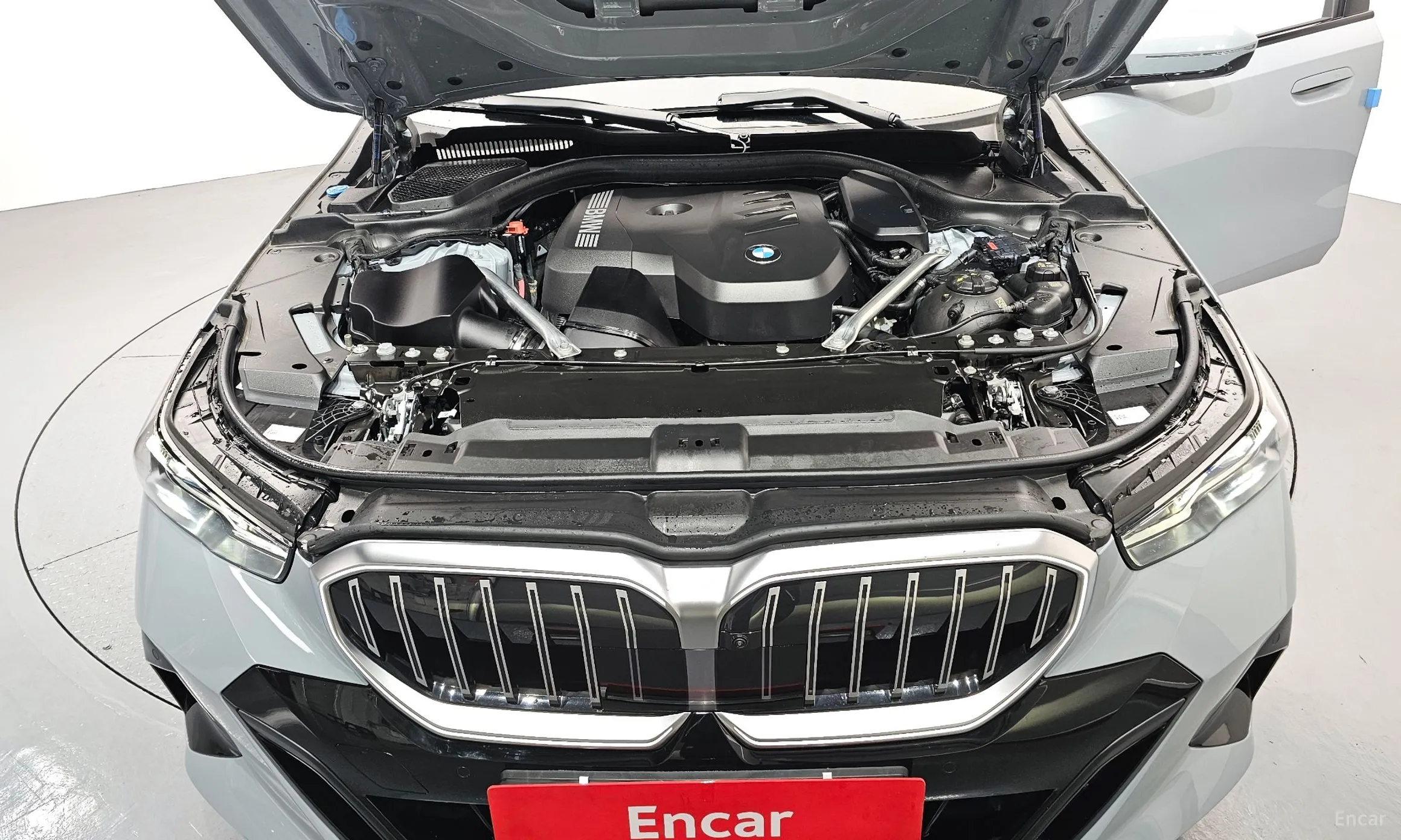 BMW 5 Series (G60) превью 6