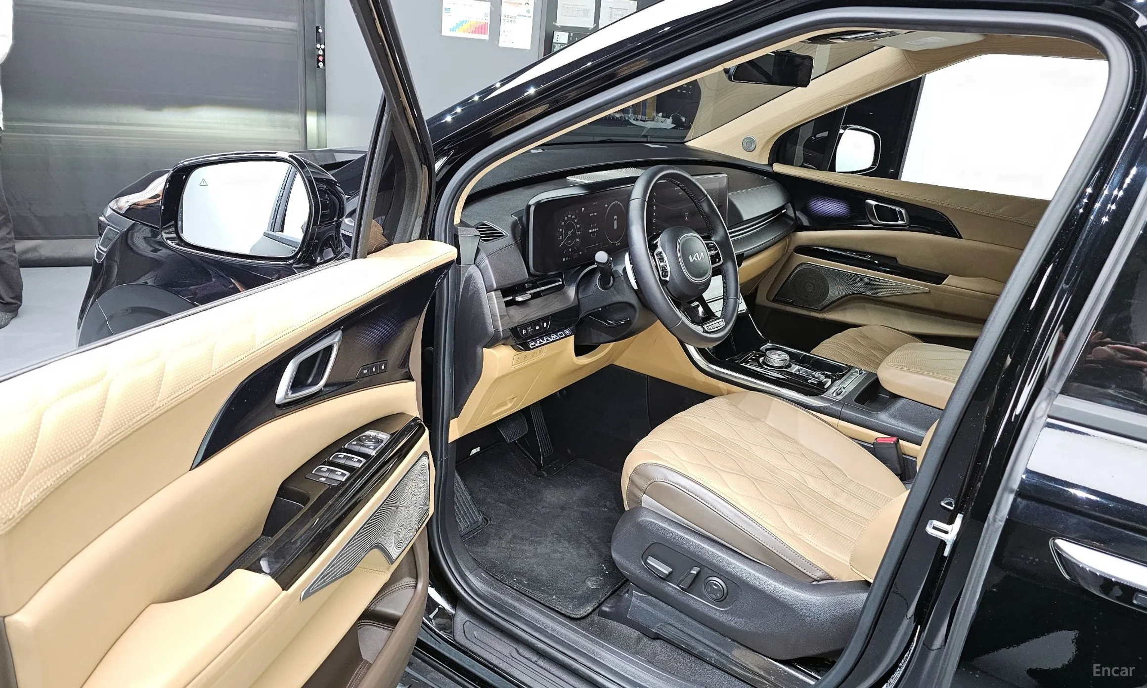 Kia Carnival Gen 4 превью 10