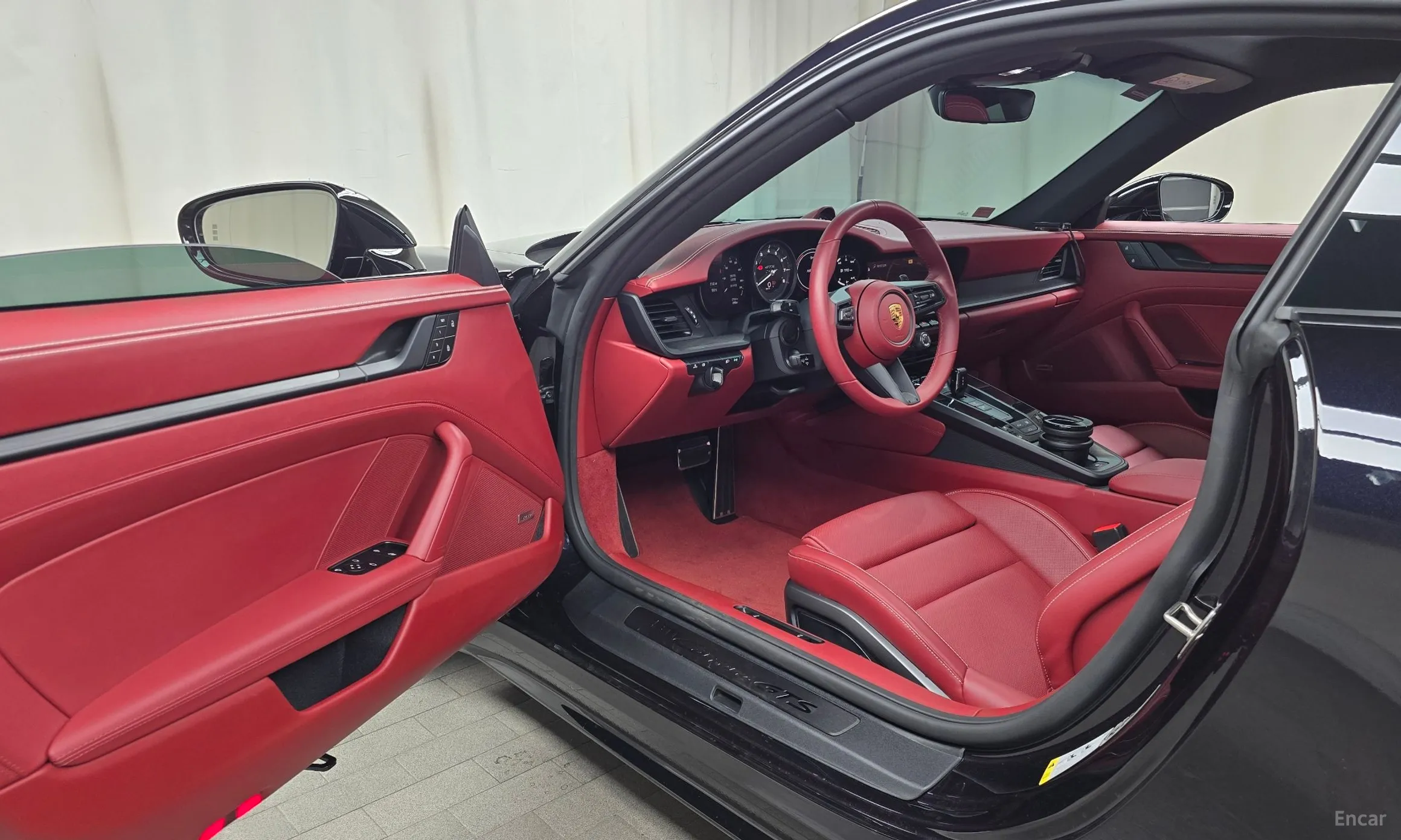 Porsche 911 (992) превью 11