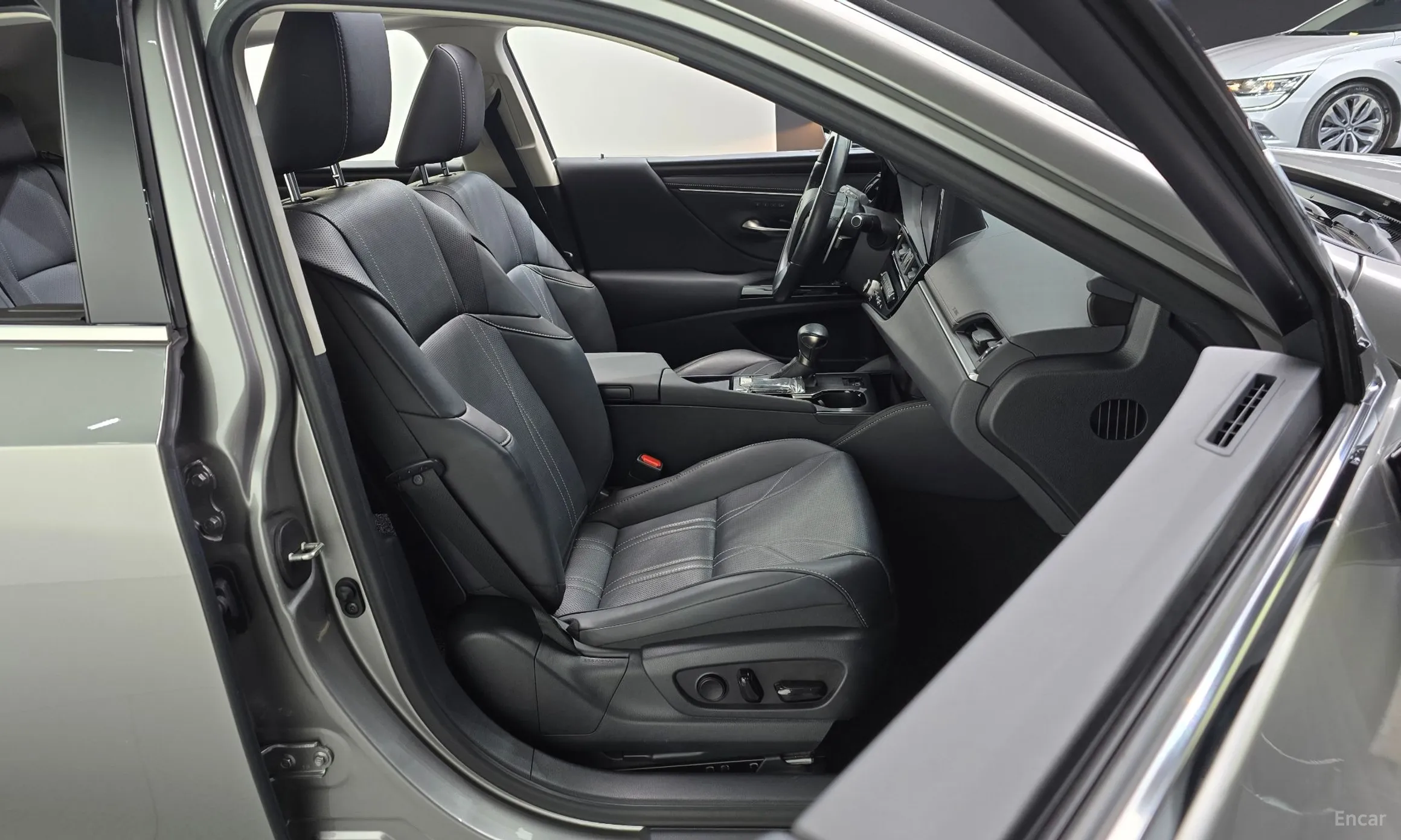 Lexus ES300h 7th Generation превью 12