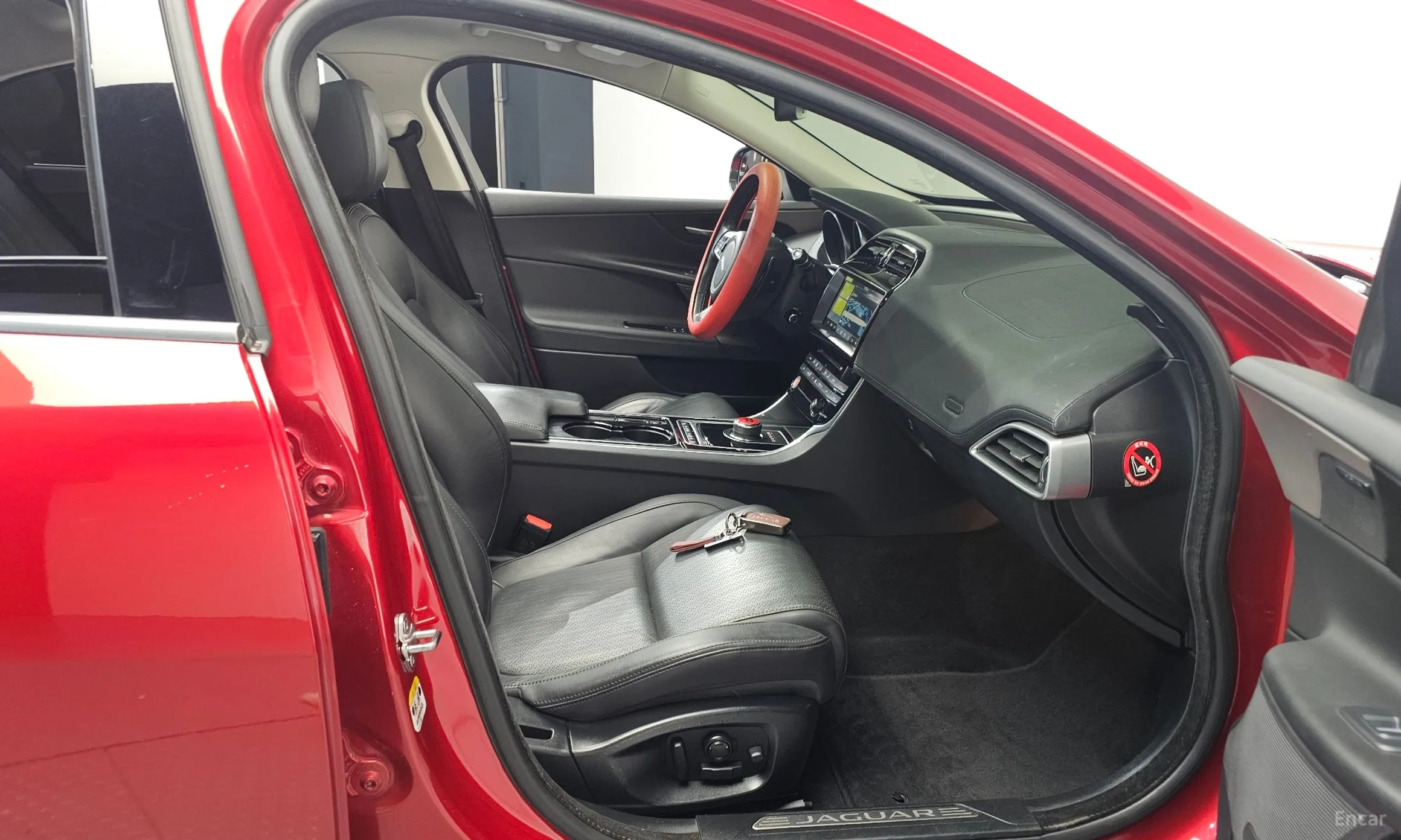 Jaguar XE превью 11
