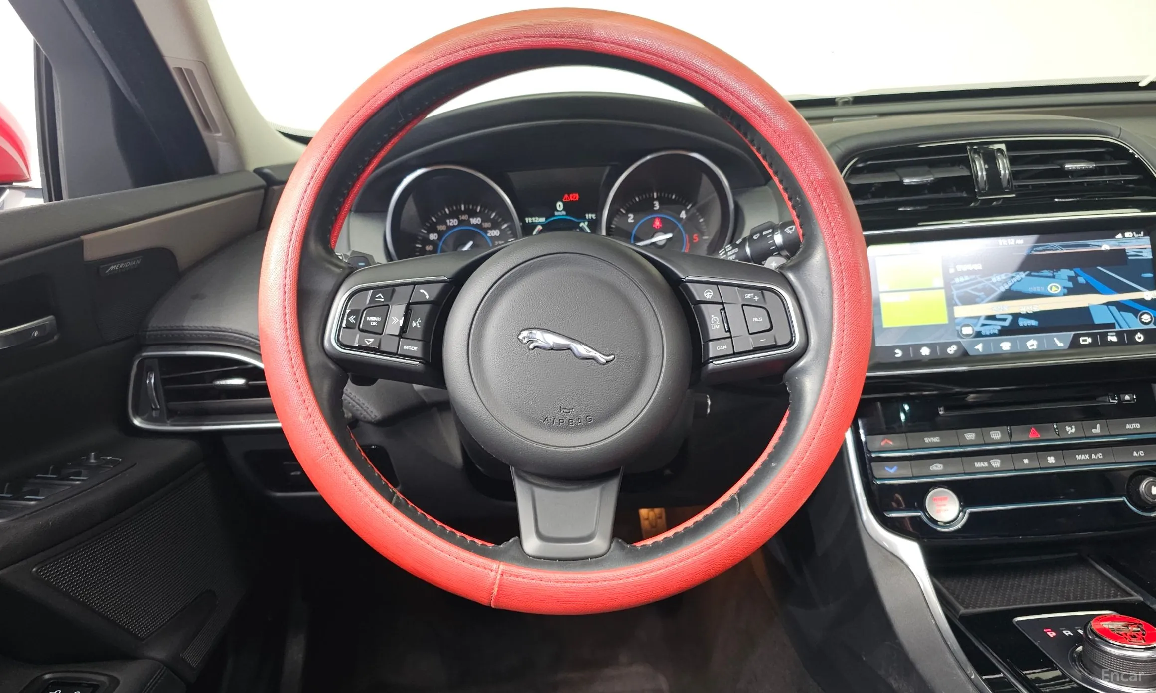Jaguar XE превью 13