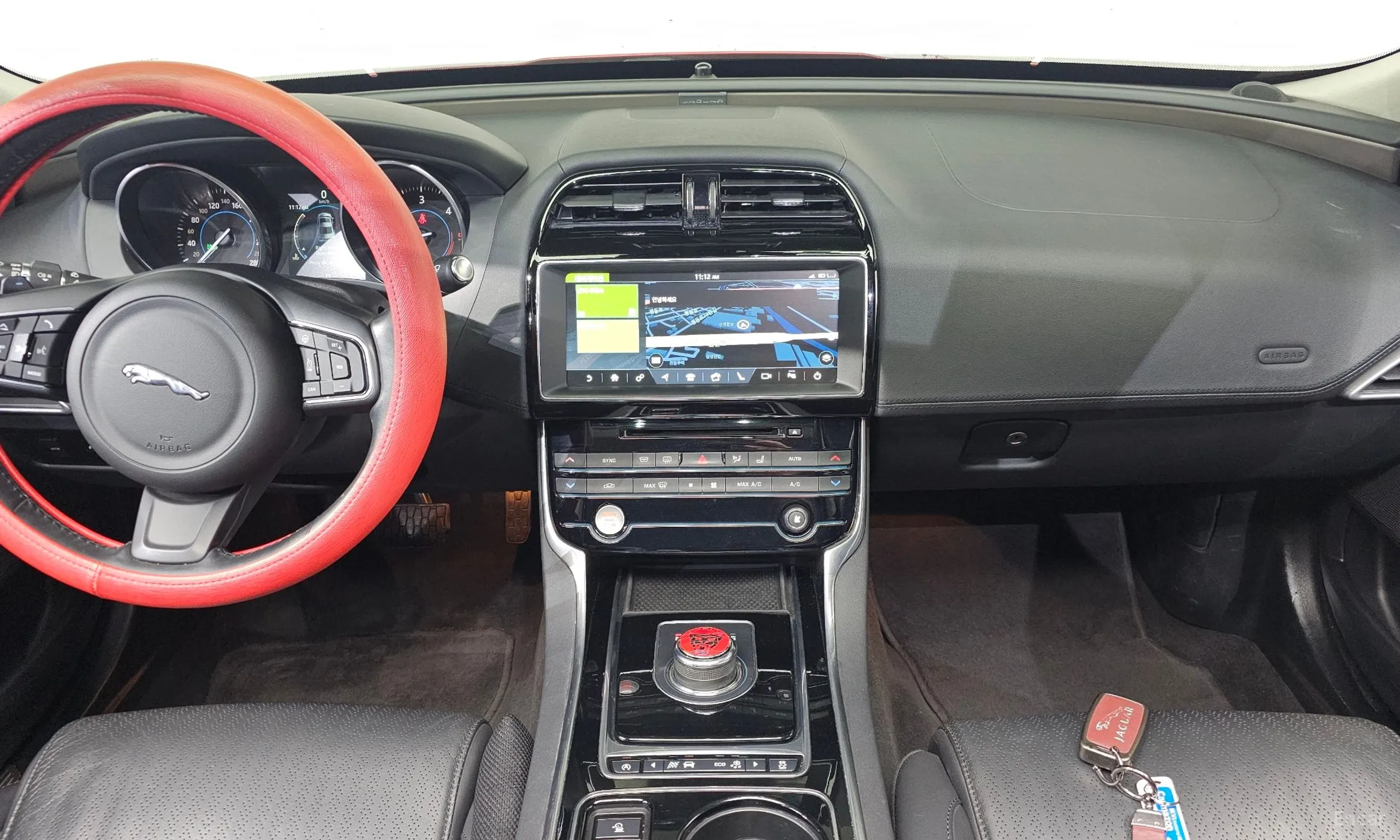 Jaguar XE превью 14