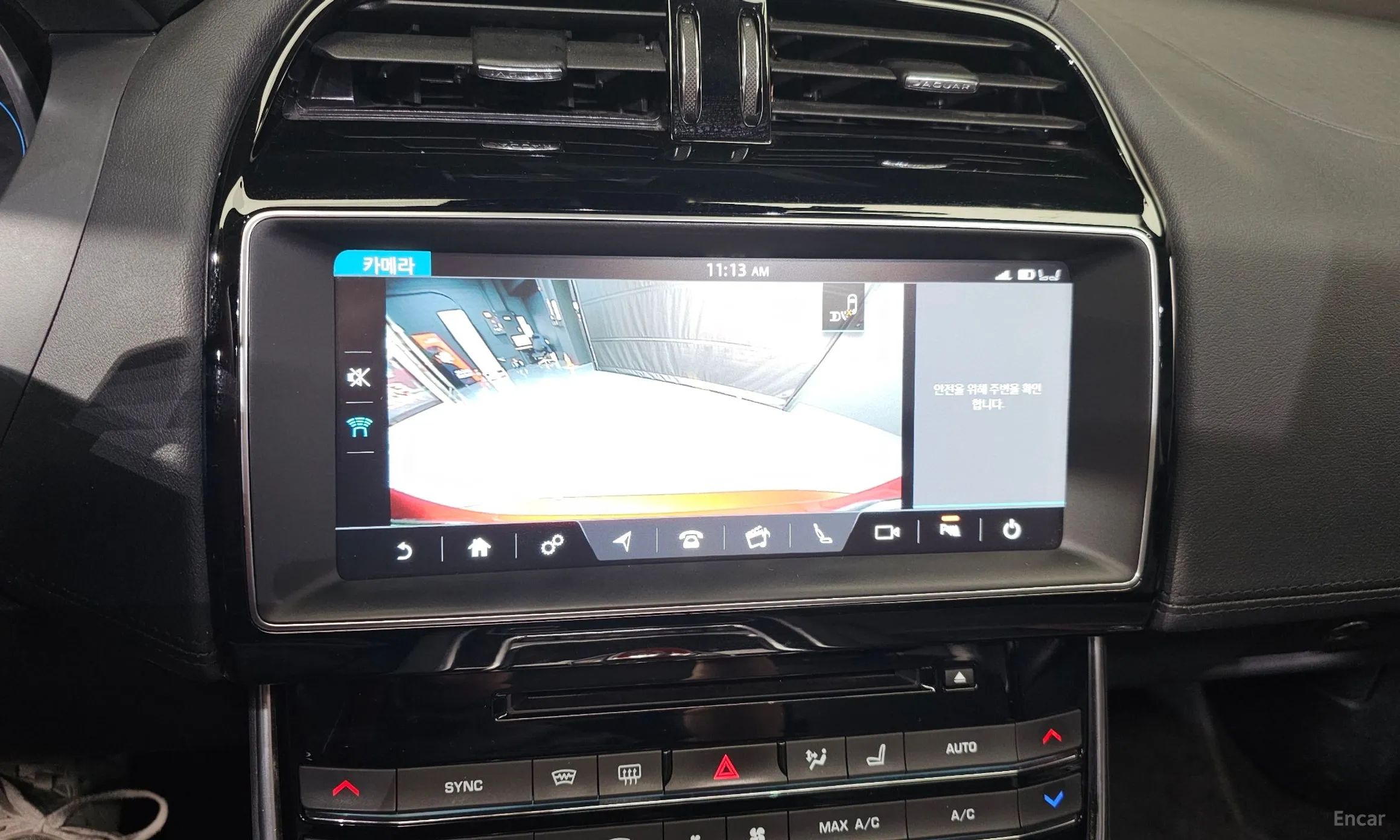 Jaguar XE превью 15