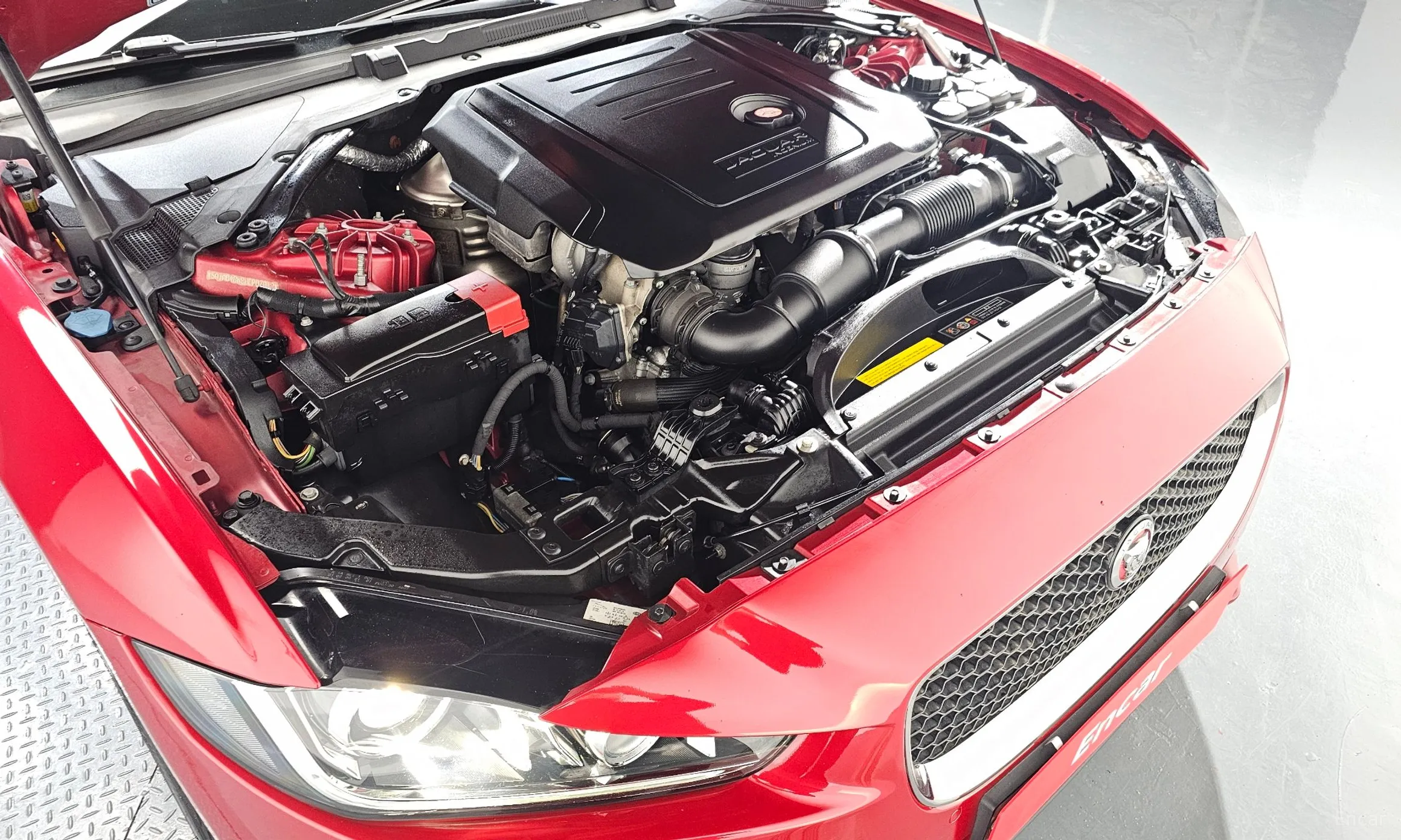 Jaguar XE превью 6