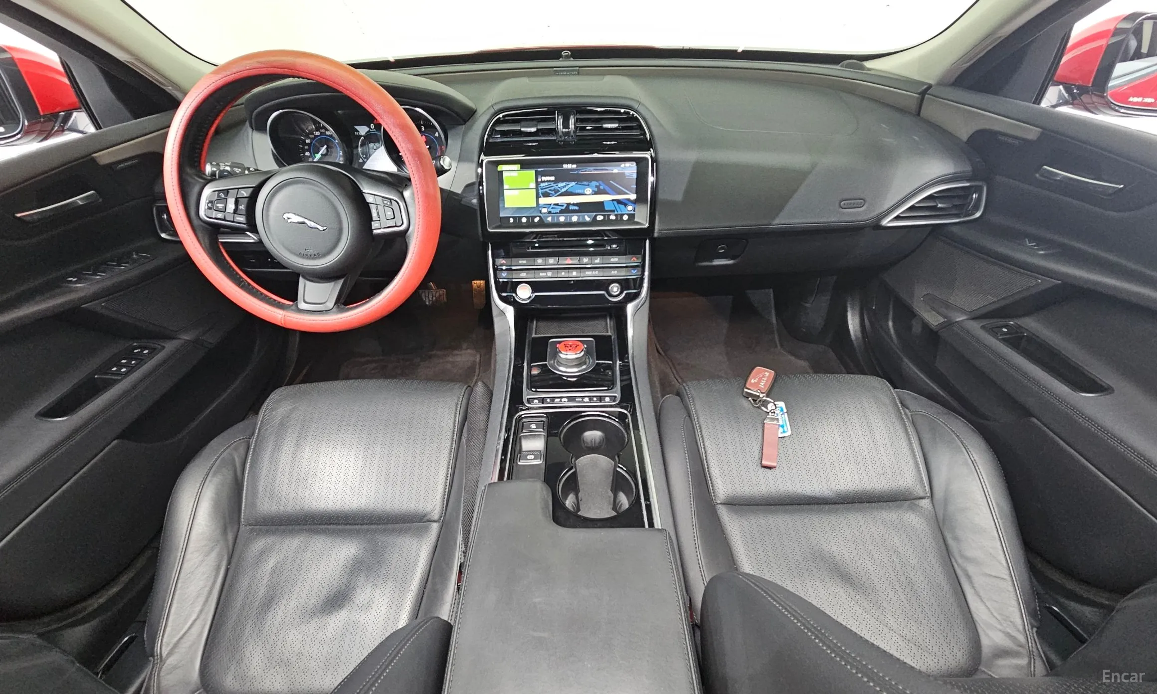 Jaguar XE превью 7
