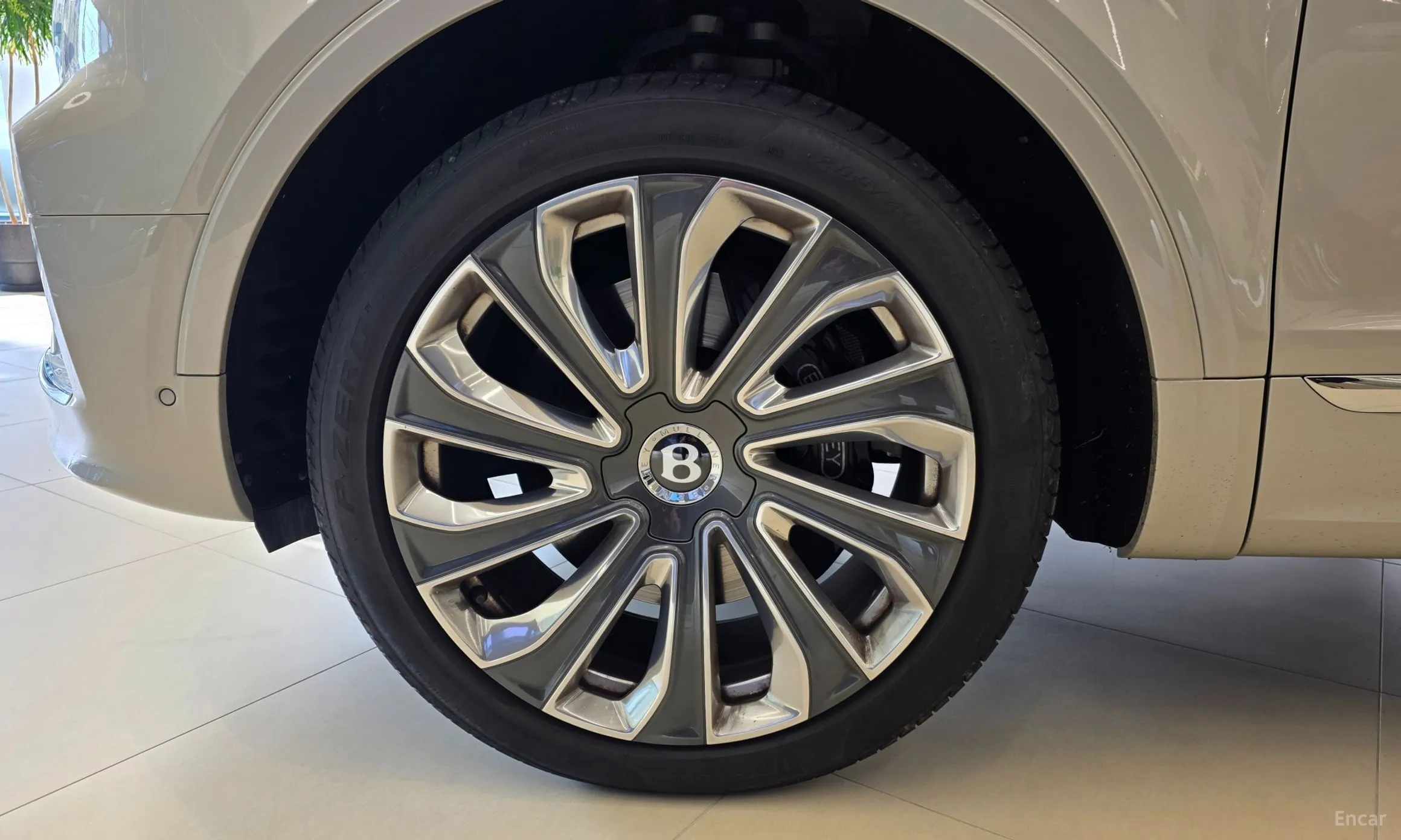 Bentley Bentayga превью 3